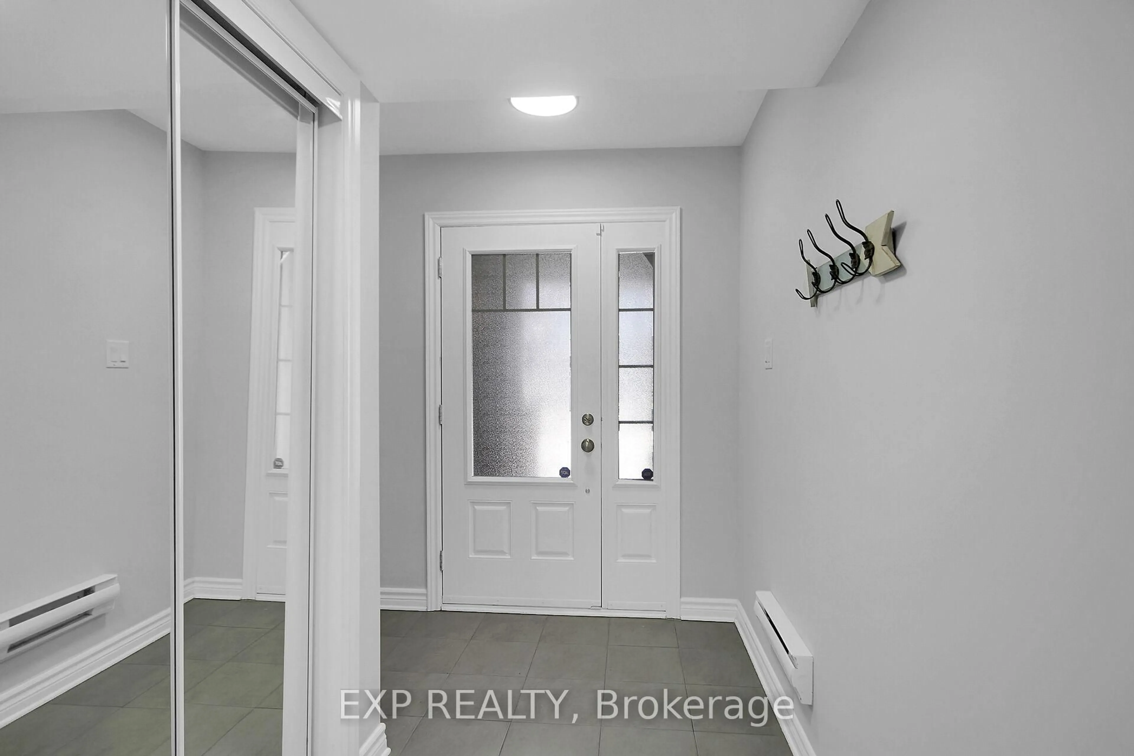 Indoor entryway for 113 Gelderland Private N/A, Ottawa Ontario K2V 0H8