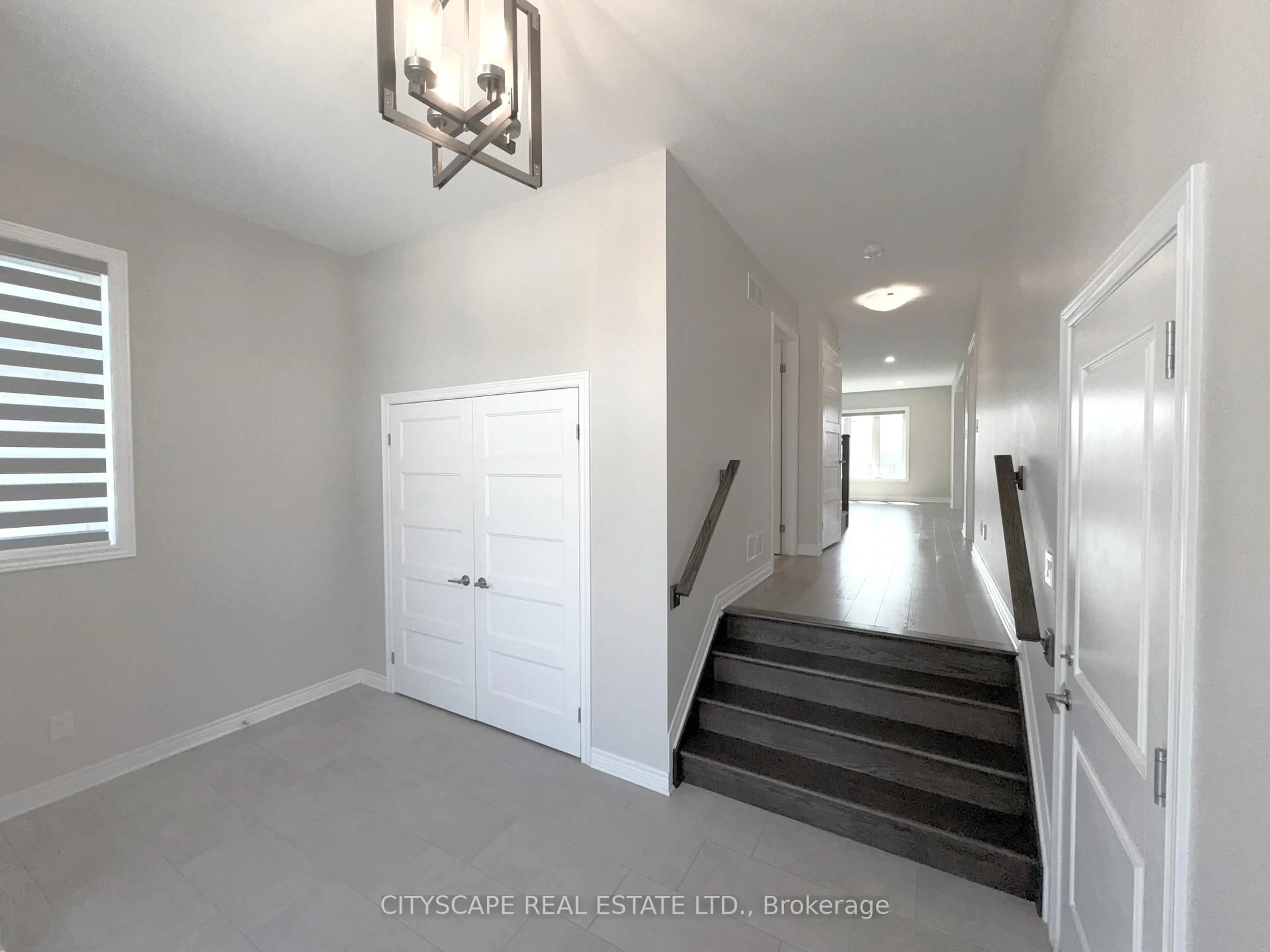 Indoor entryway for 11 Hopkins St, Thorold Ontario L2V 0E9
