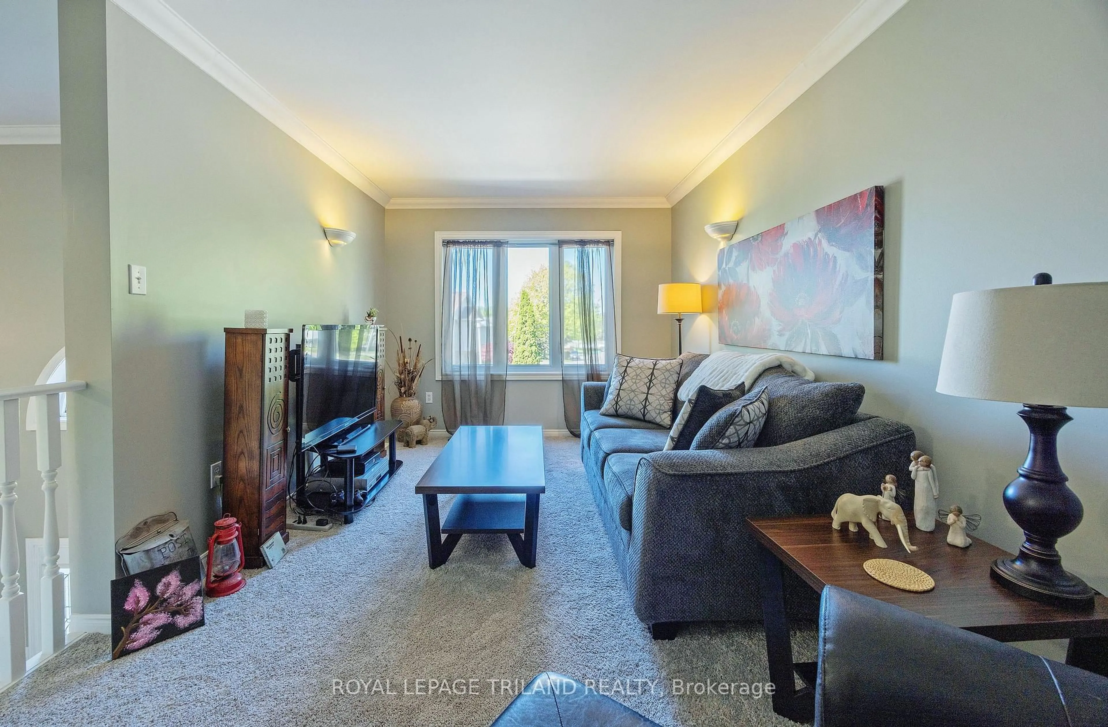 Living room with furniture, unknown for 80 Tanner Dr, London East Ontario N5W 6B5