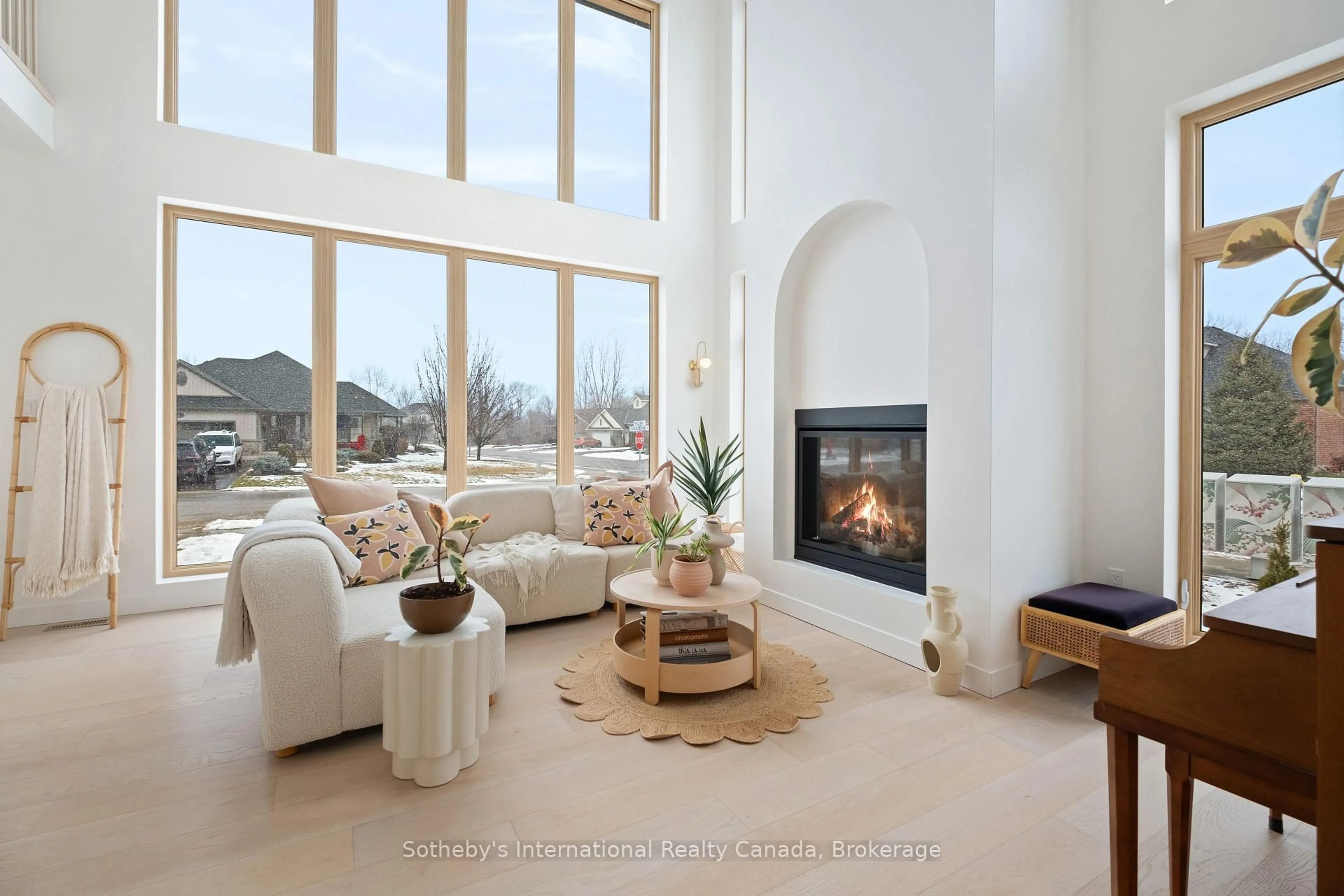 Living room with furniture, ceramic/tile floor for 24 William St, Tillsonburg Ontario N4G 1L8