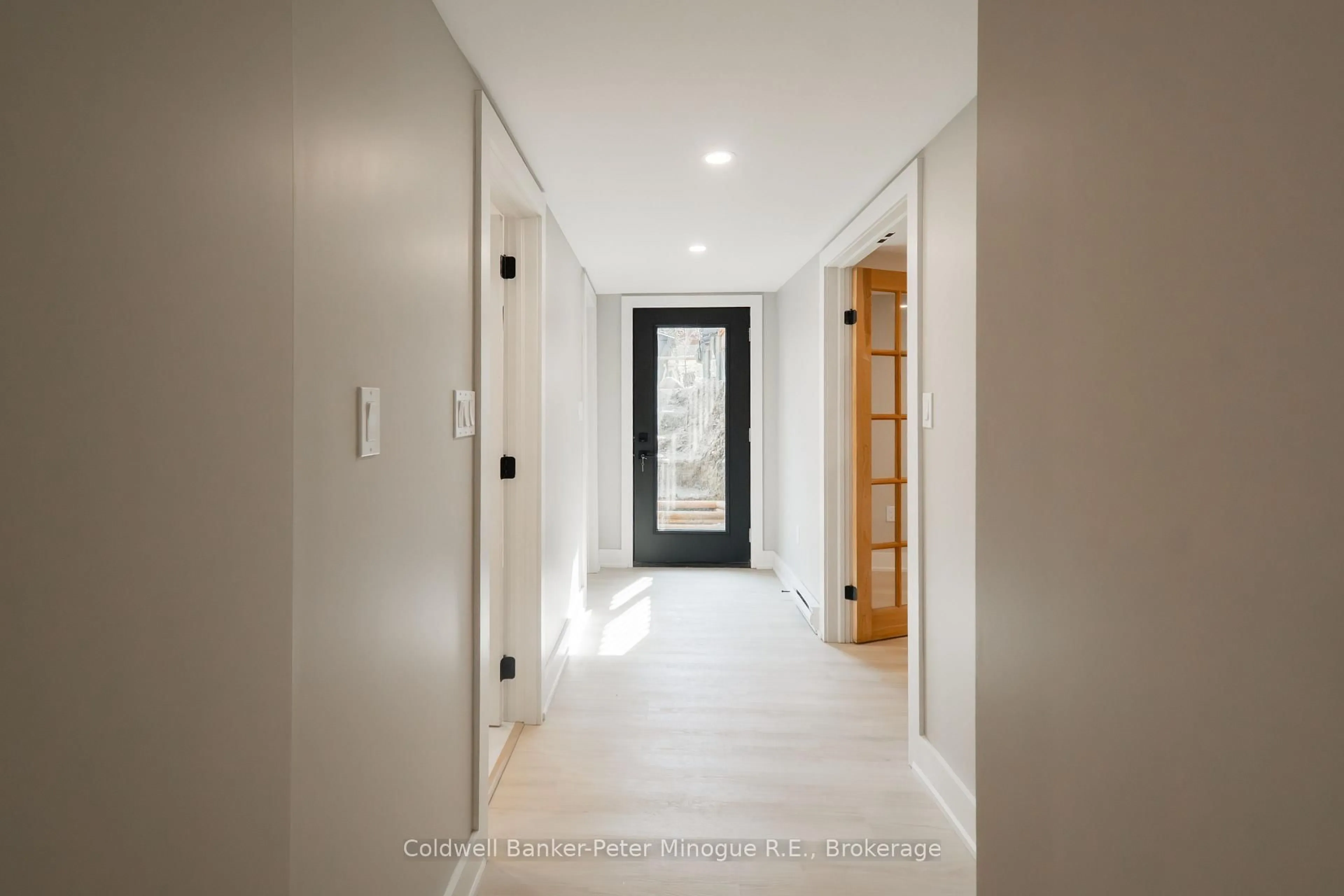 Indoor entryway for 316 Greenhill Ave, North Bay Ontario P1C 1J4