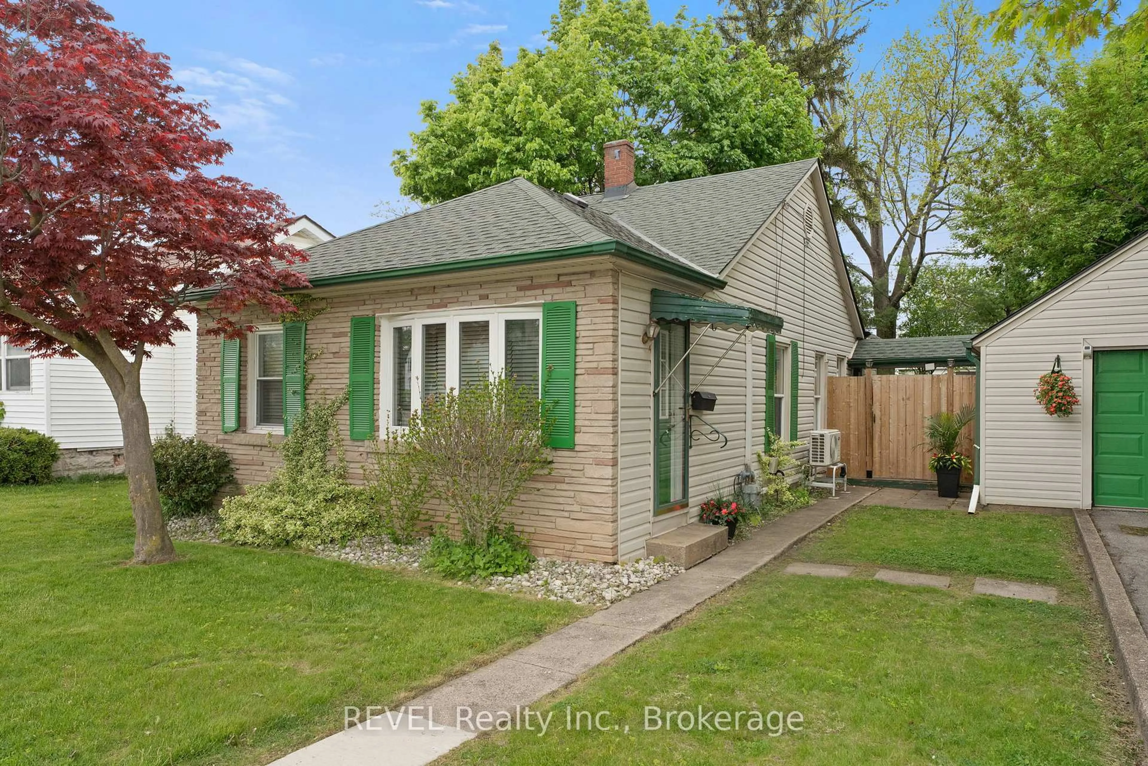 Home with brick exterior material, street for 224 Jarvis St, Fort Erie Ontario L2A 2S5