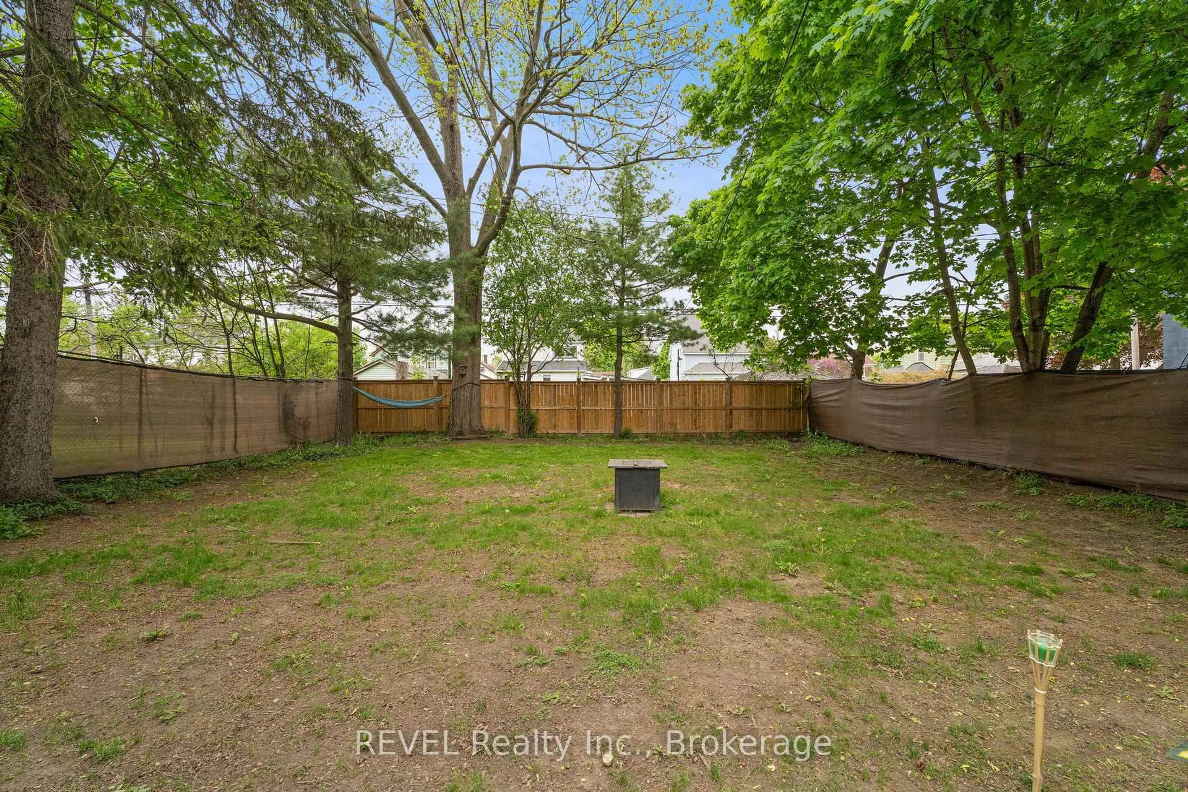 Patio, forest/trees view for 224 Jarvis St, Fort Erie Ontario L2A 2S5