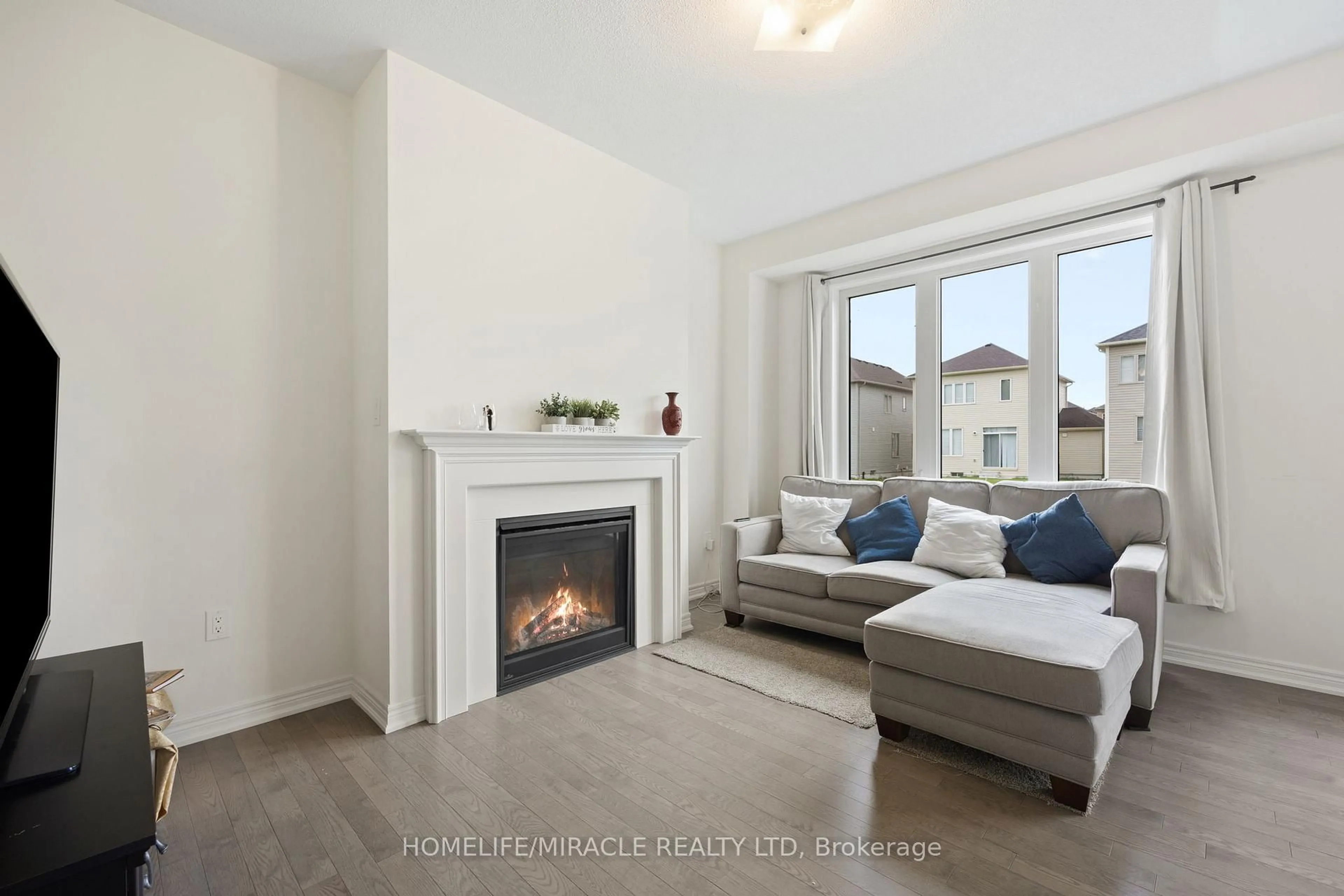 Living room with furniture, unknown for 479 Black Cherry Cres, Shelburne Ontario L9V 3Y6