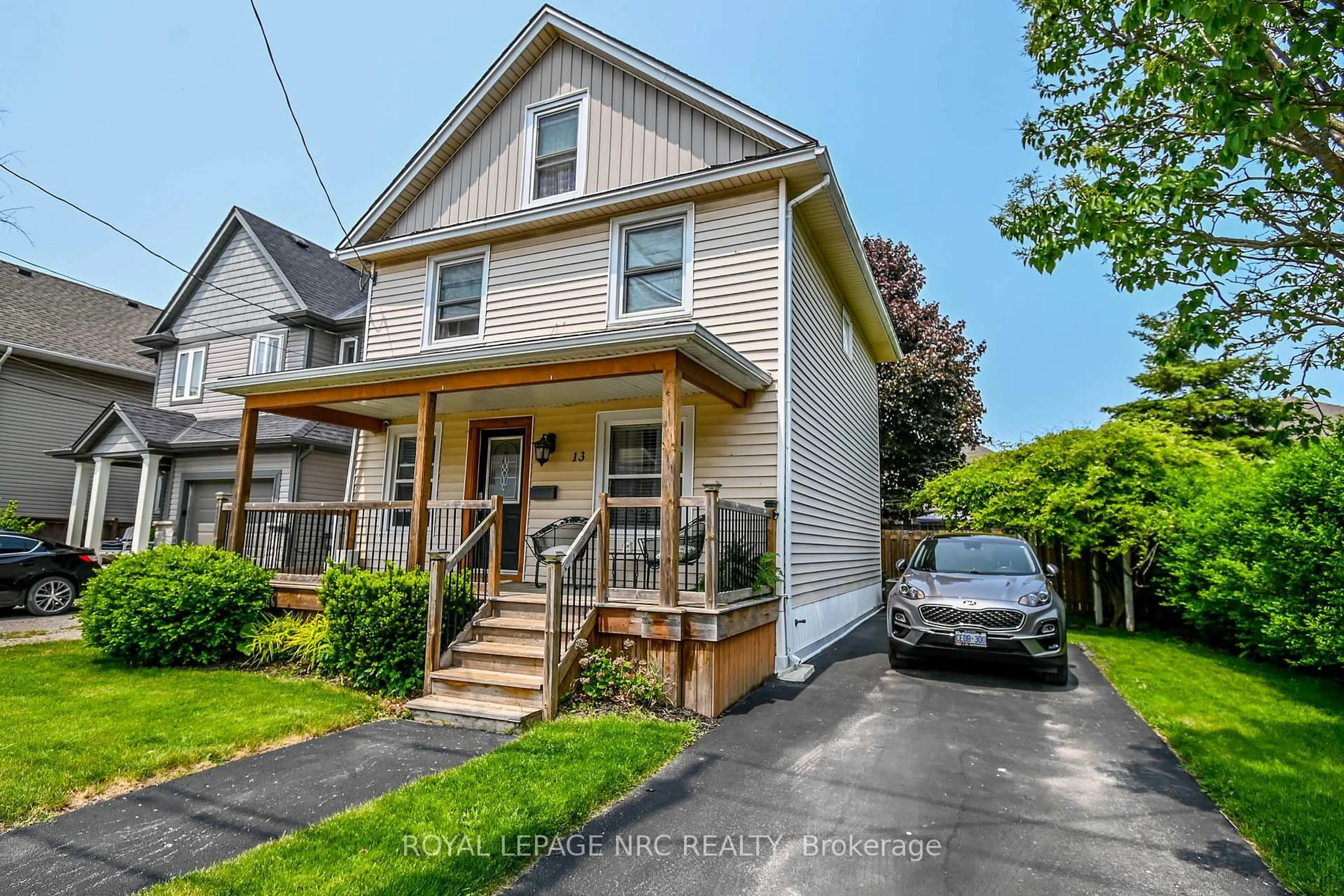 Home with vinyl exterior material, street for 13 Violet St, St. Catharines Ontario L2S 2X1