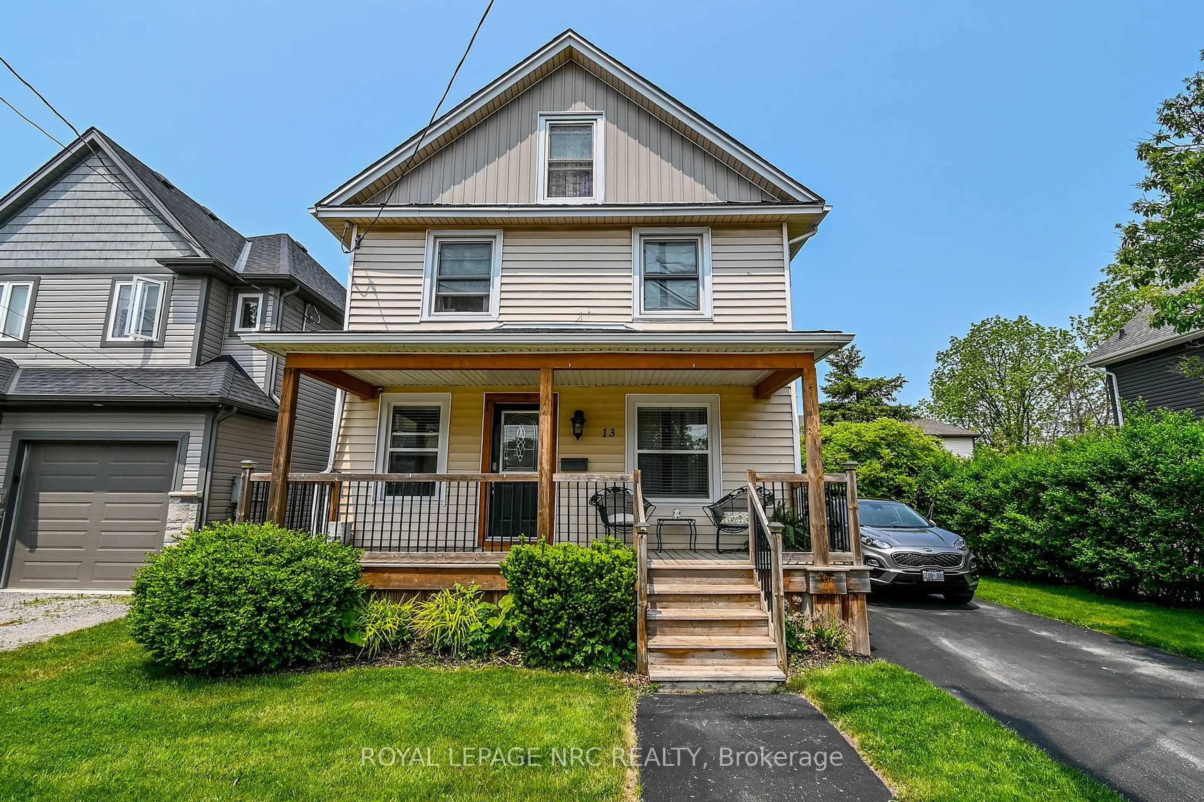 Home with vinyl exterior material, street for 13 Violet St, St. Catharines Ontario L2S 2X1
