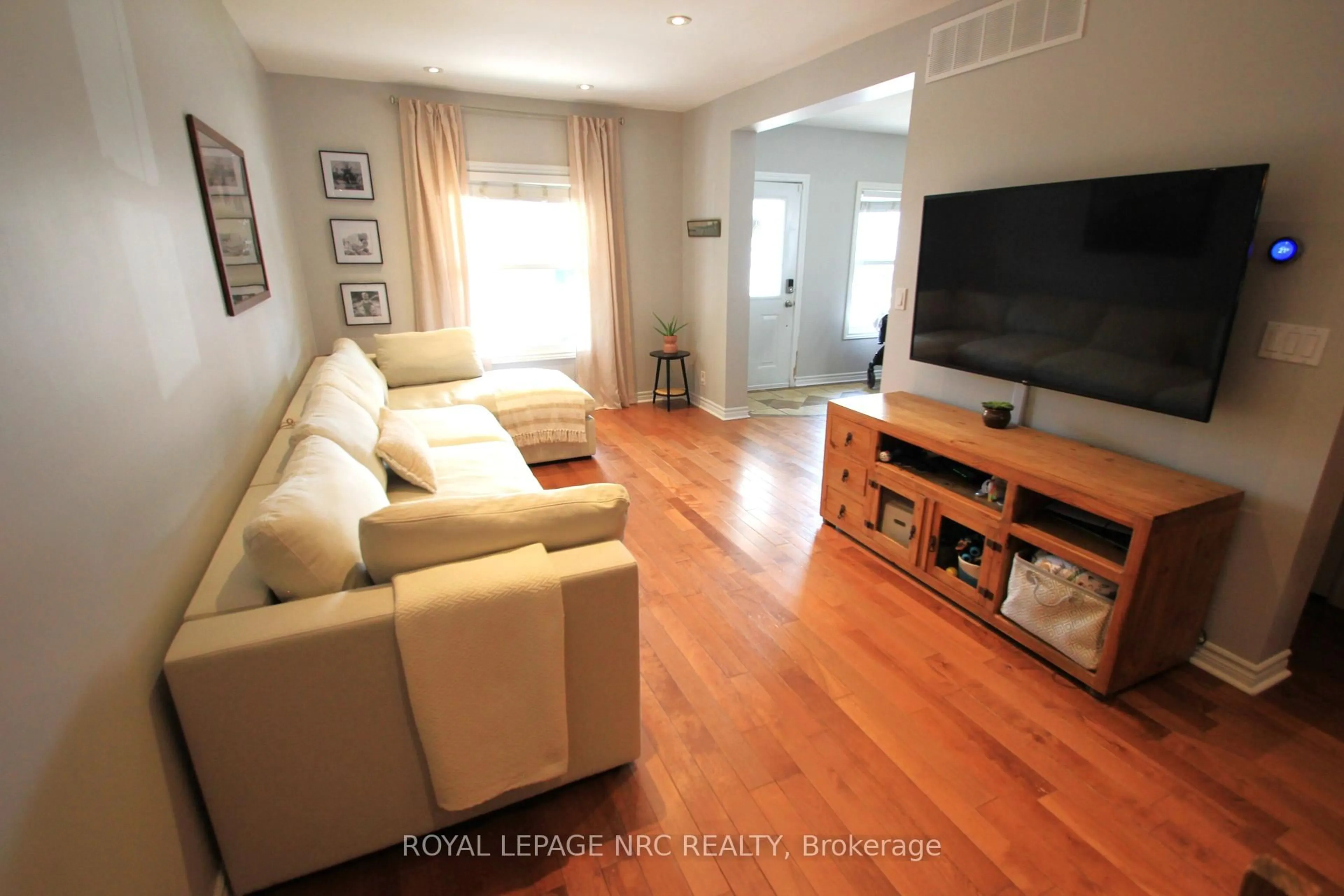 Living room with furniture, wood/laminate floor for 13 Violet St, St. Catharines Ontario L2S 2X1