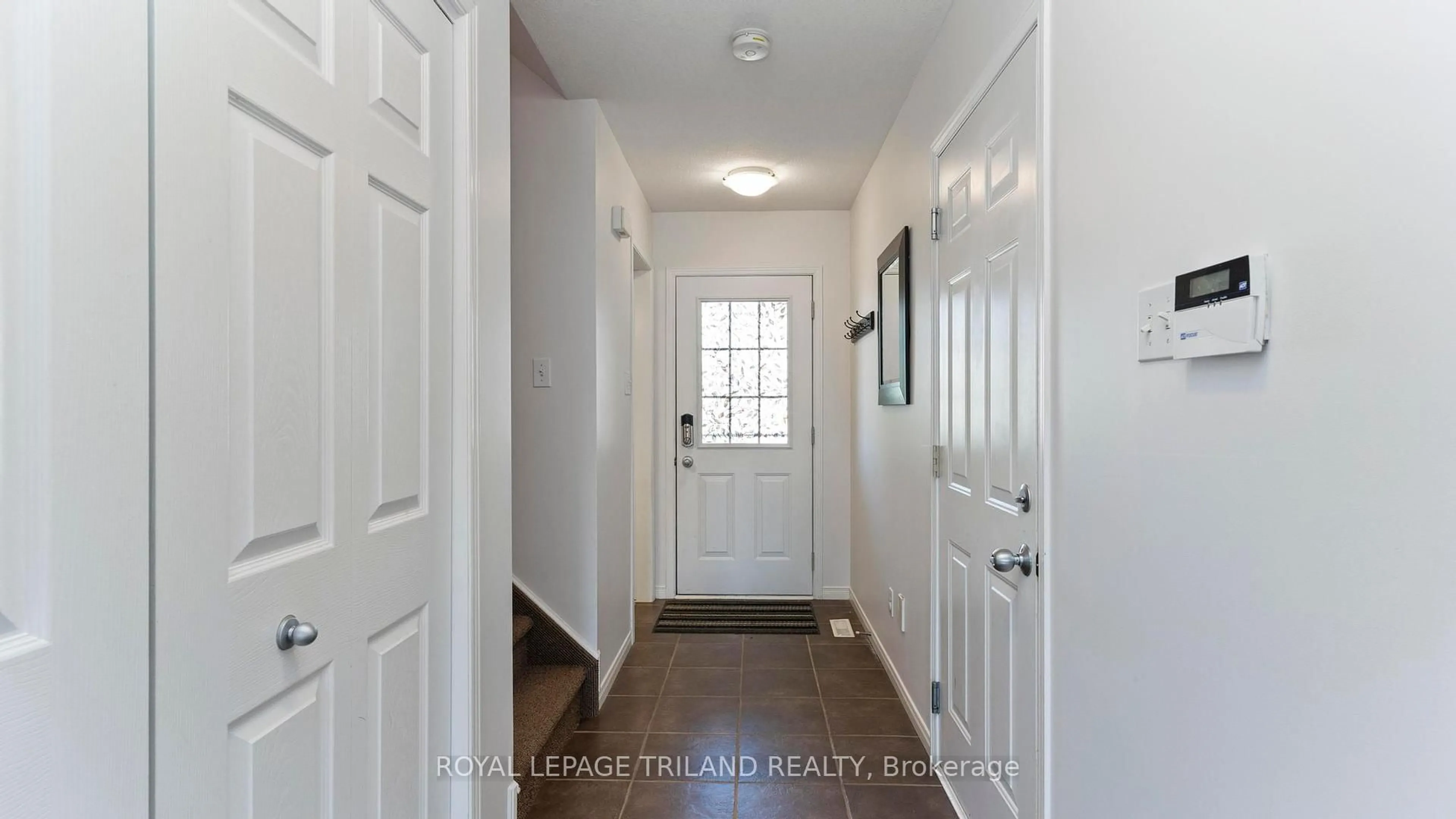 Indoor entryway for 815 SPRUCEWOOD Dr, London North Ontario N5X 4L8