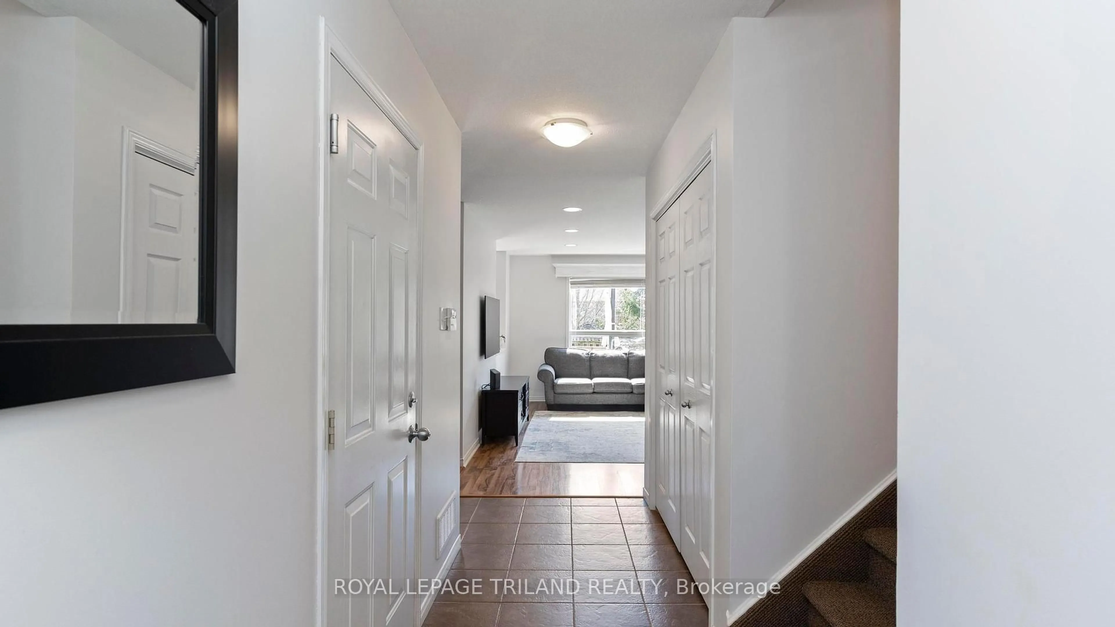 Indoor entryway for 815 SPRUCEWOOD Dr, London North Ontario N5X 4L8