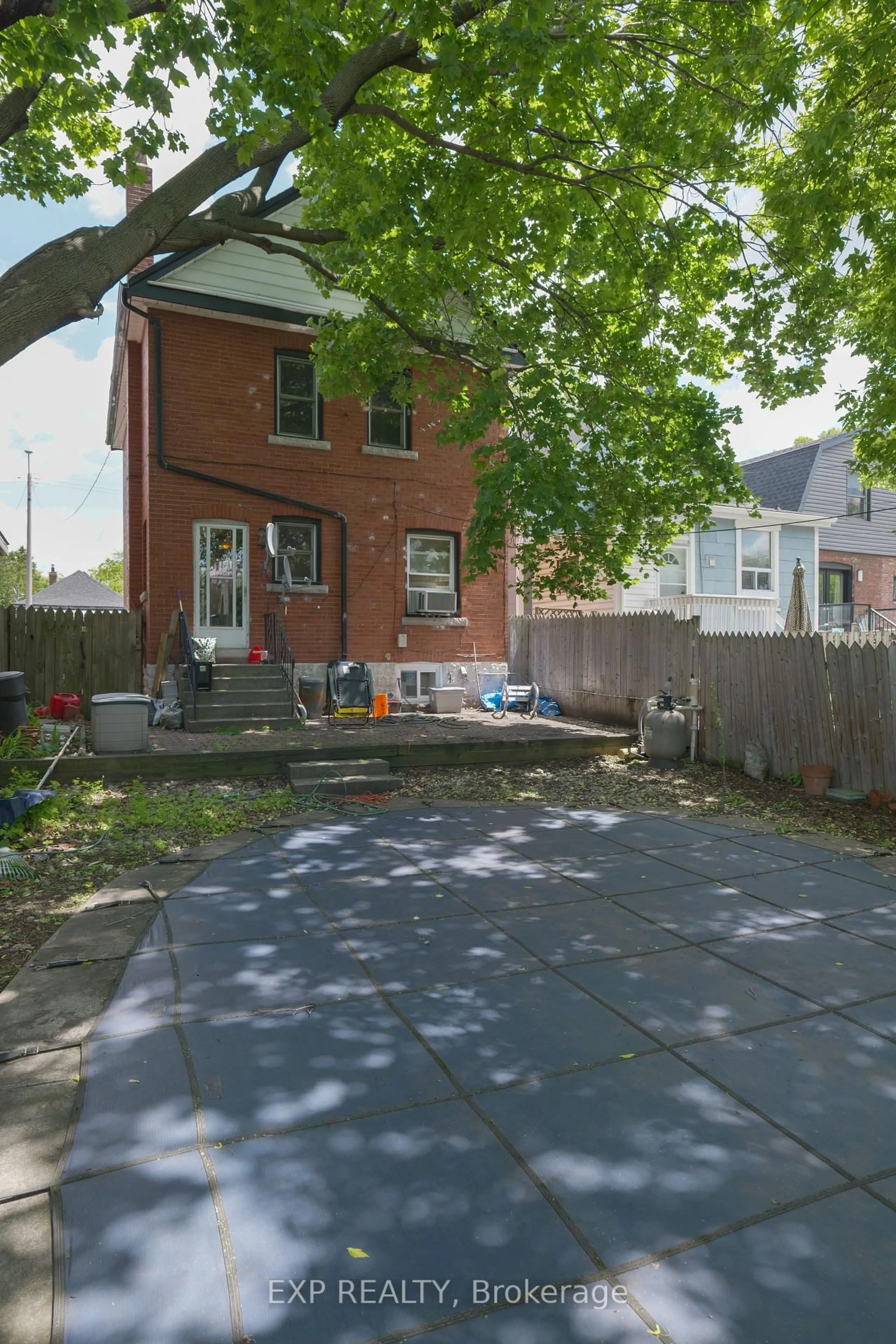 Patio, street for 111 Park Row, Hamilton Ontario L8H 4E5