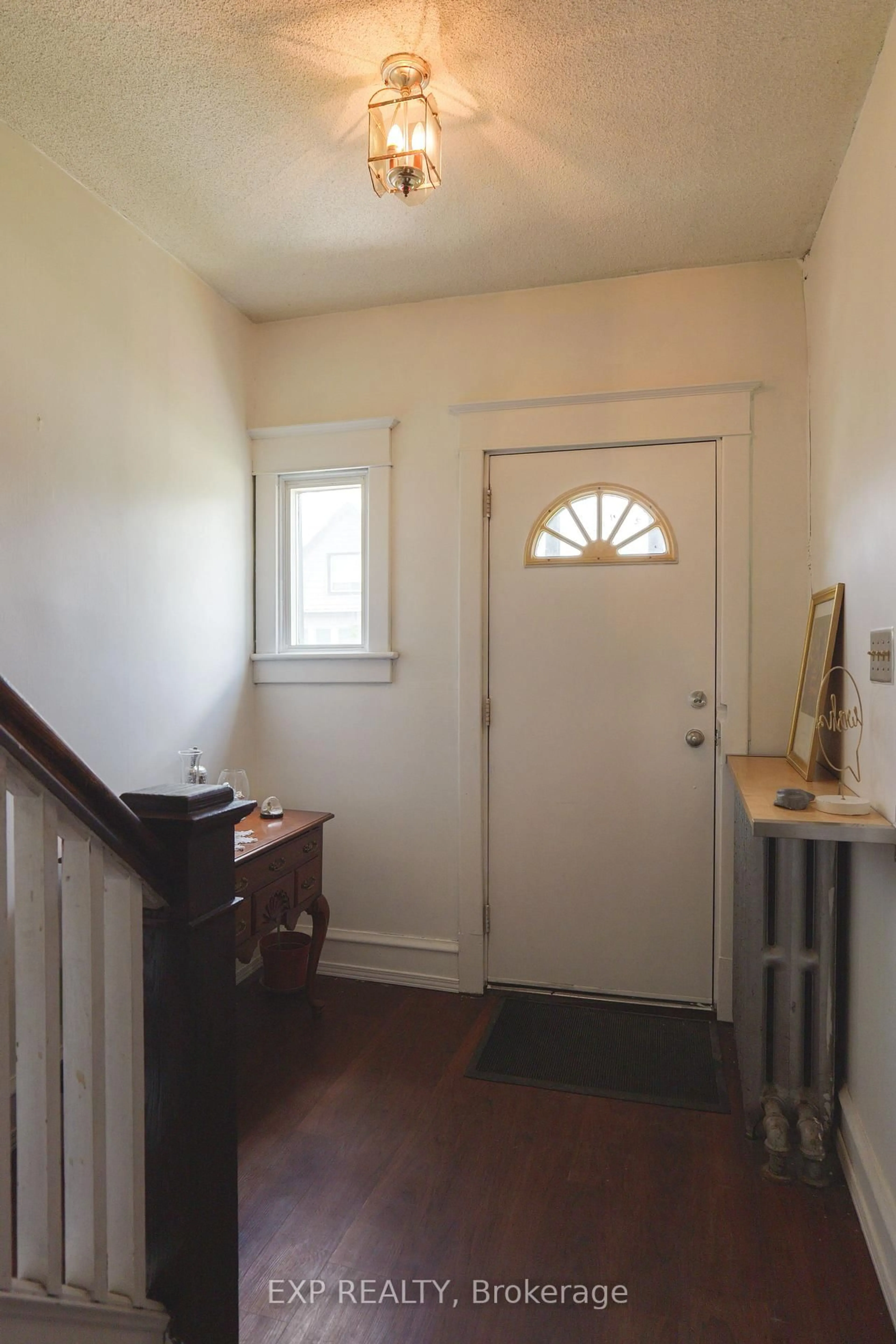 Indoor entryway for 111 Park Row, Hamilton Ontario L8H 4E5