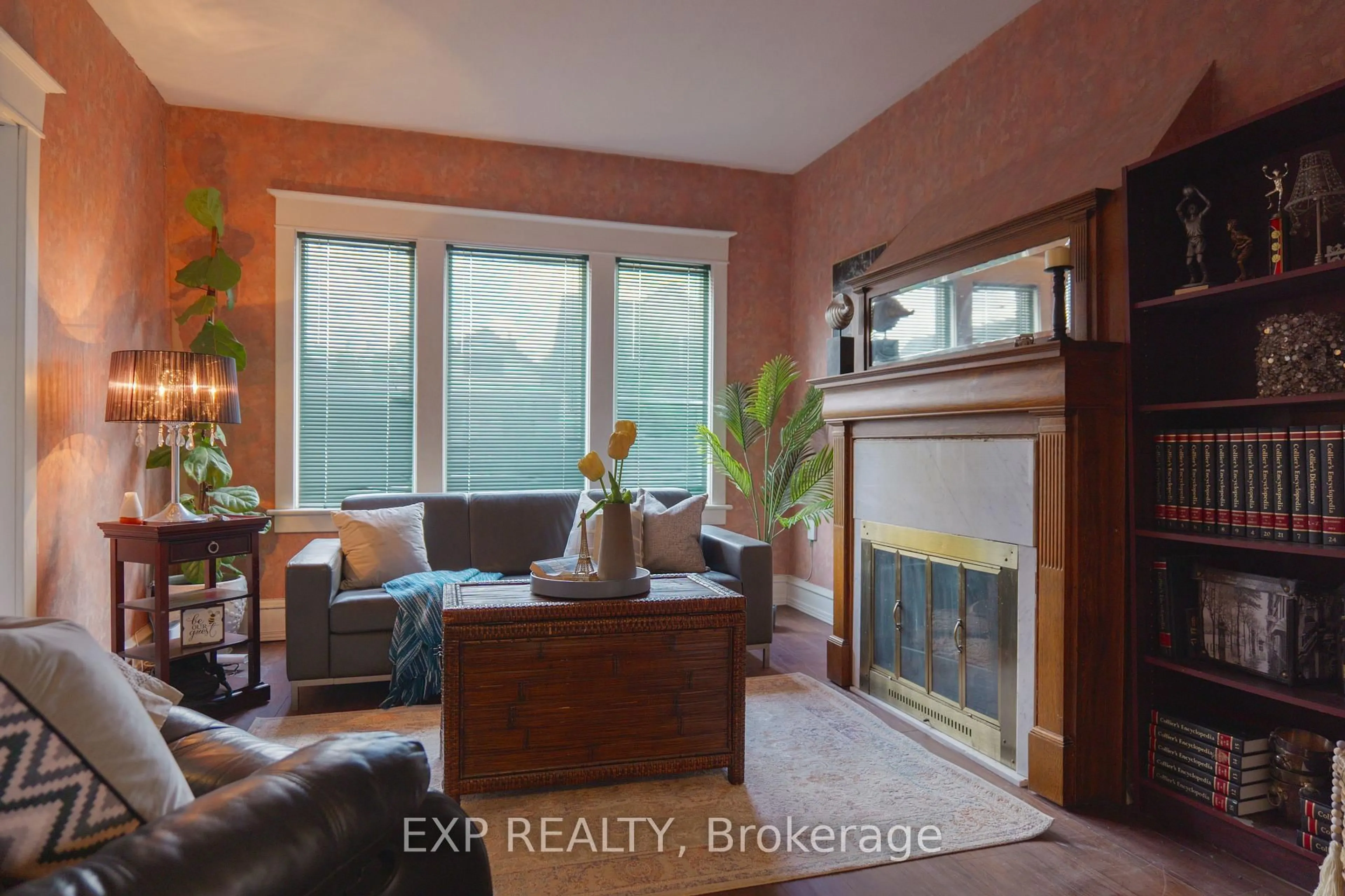 Living room with furniture, unknown for 111 Park Row, Hamilton Ontario L8H 4E5