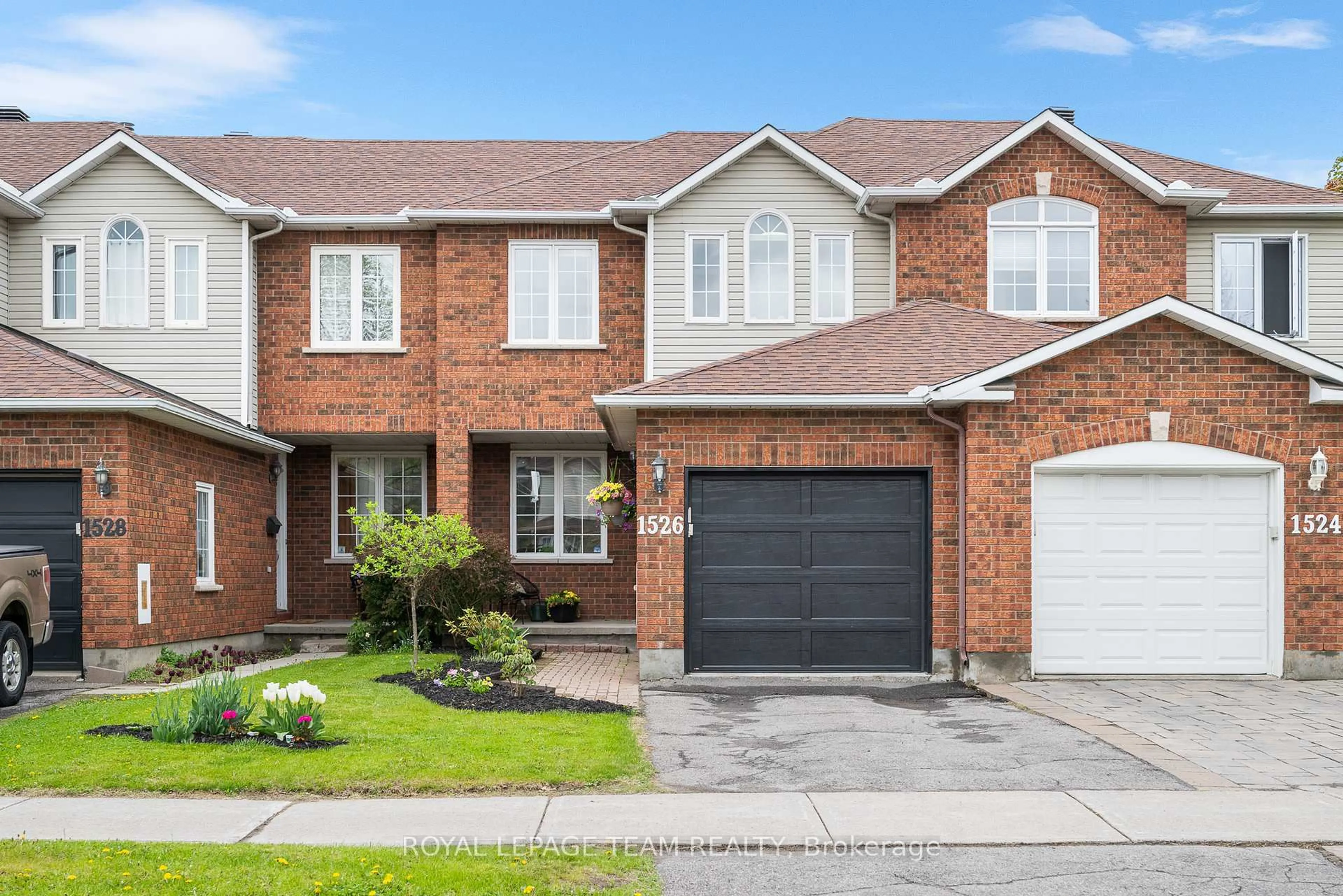 Home with brick exterior material, street for 1526 Tonilee Dr, Ottawa Ontario K1J 1C3