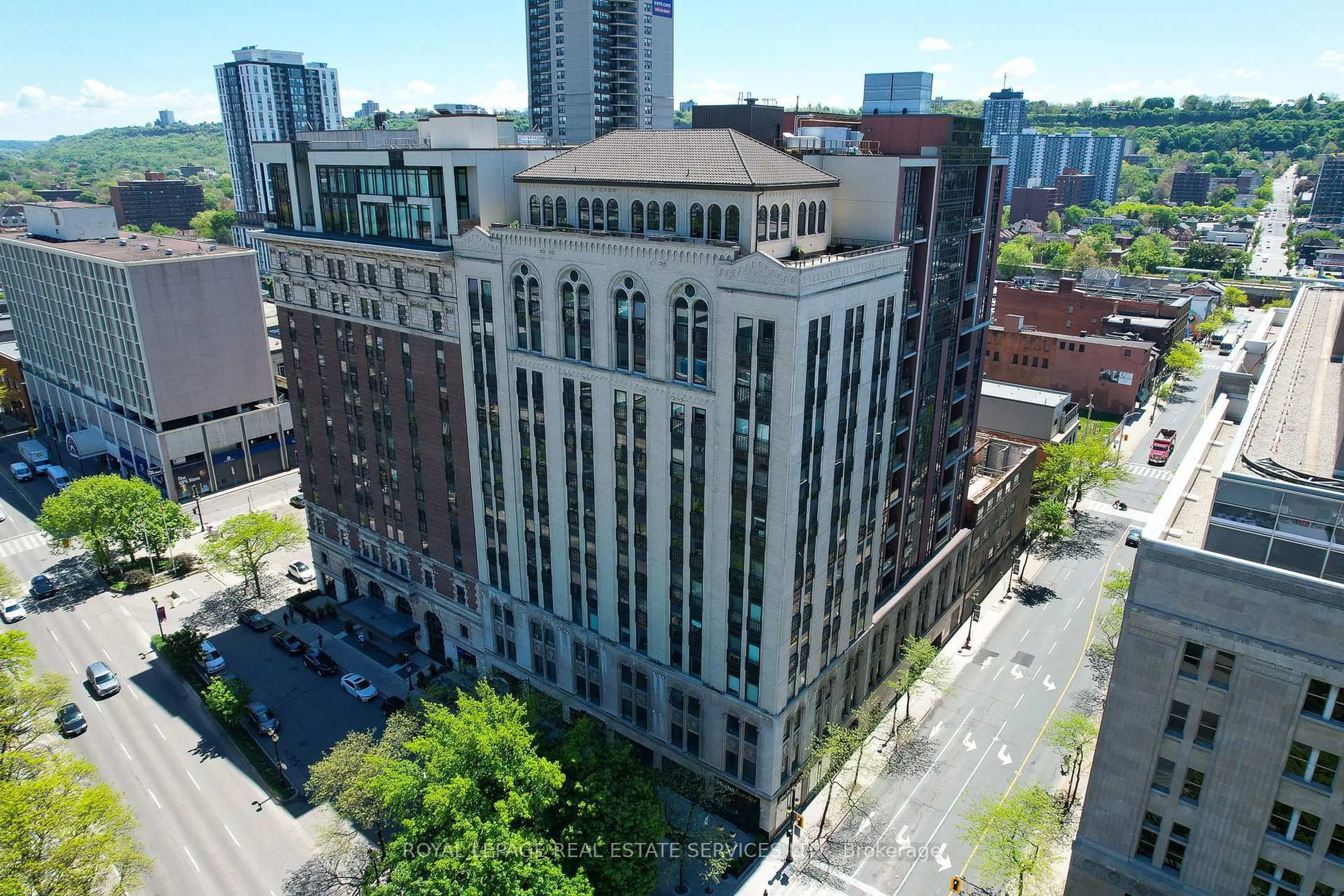 A pic from outside/outdoor area/front of a property/back of a property/a pic from drone, city buildings view from balcony for 112 King St #611, Hamilton Ontario L9G 3V8