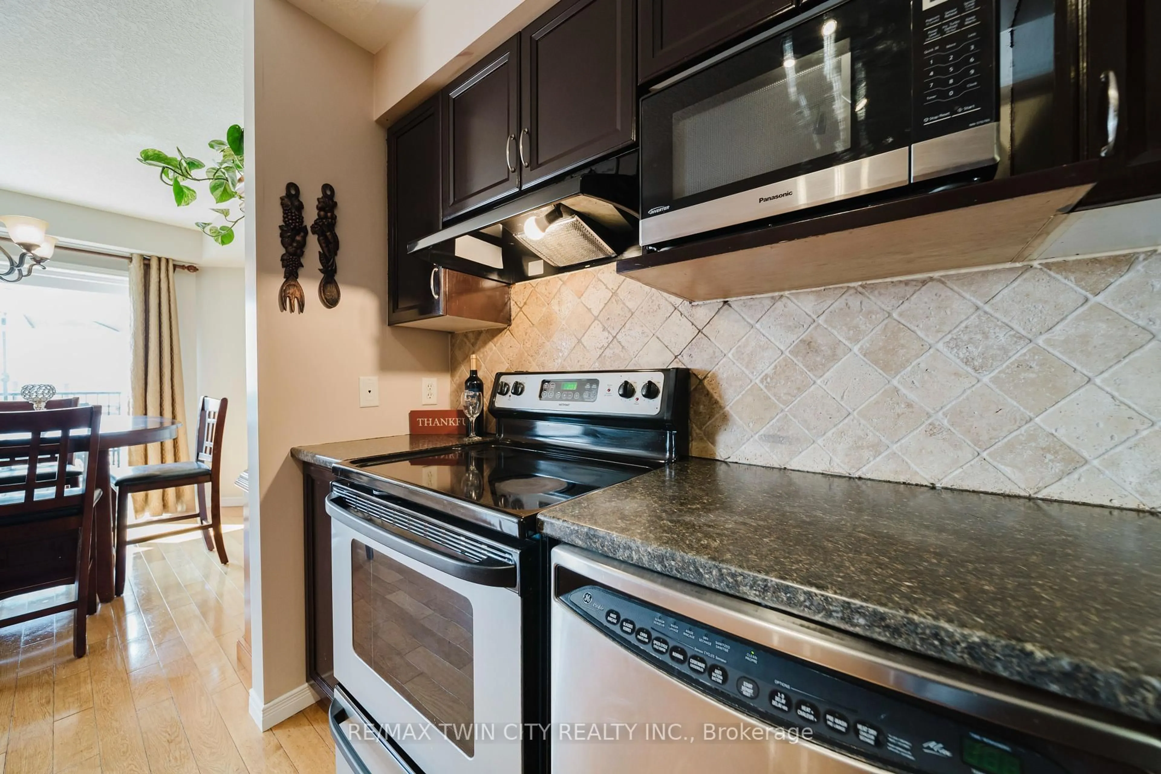 Standard kitchen, ceramic/tile floor for 243 Brenneman Dr, Wilmot Ontario N3A 4N2