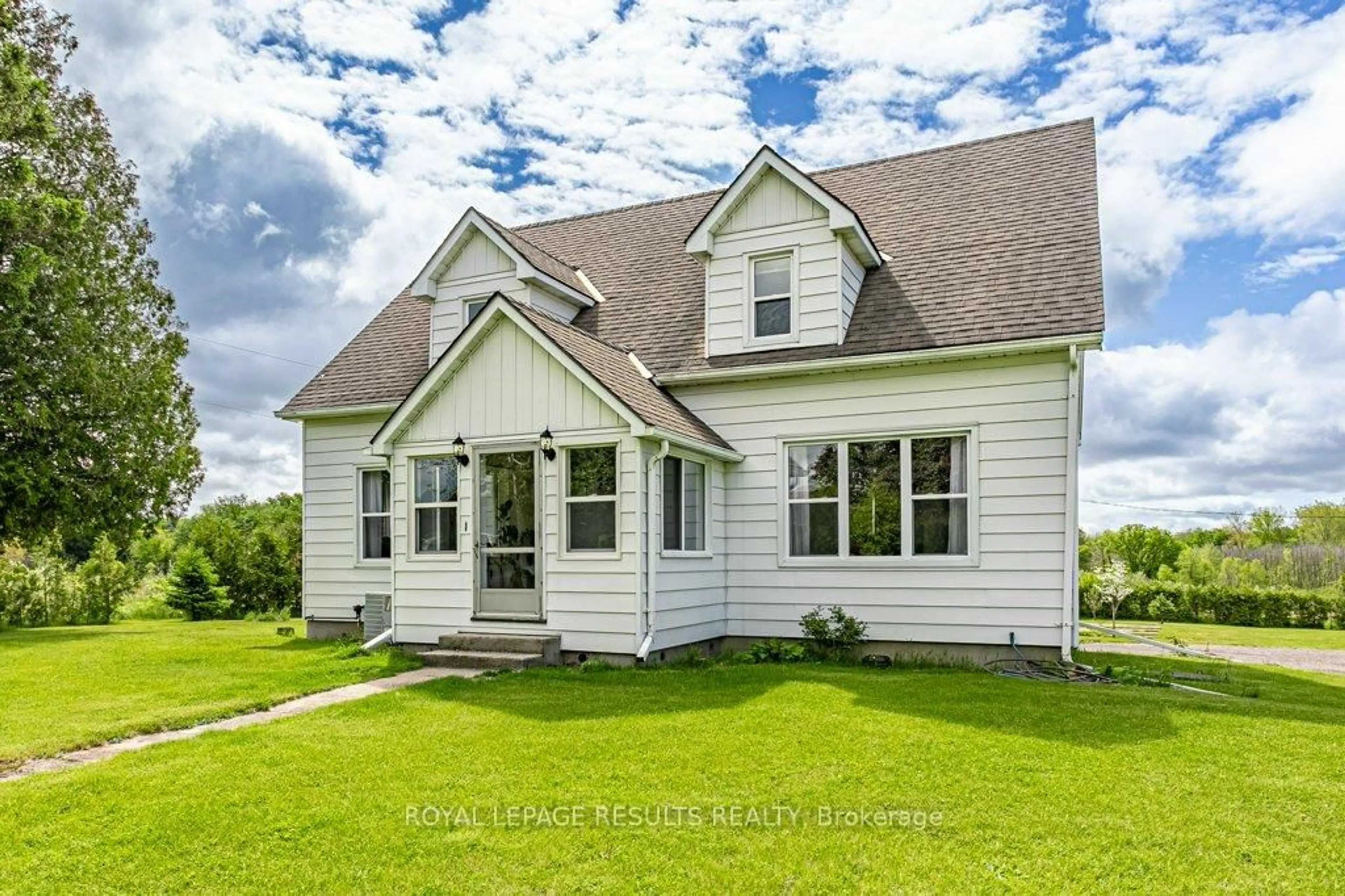Home with vinyl exterior material, building for 622 Norfolk County Rd 60 Rd, Norfolk Ontario N0E 1X0