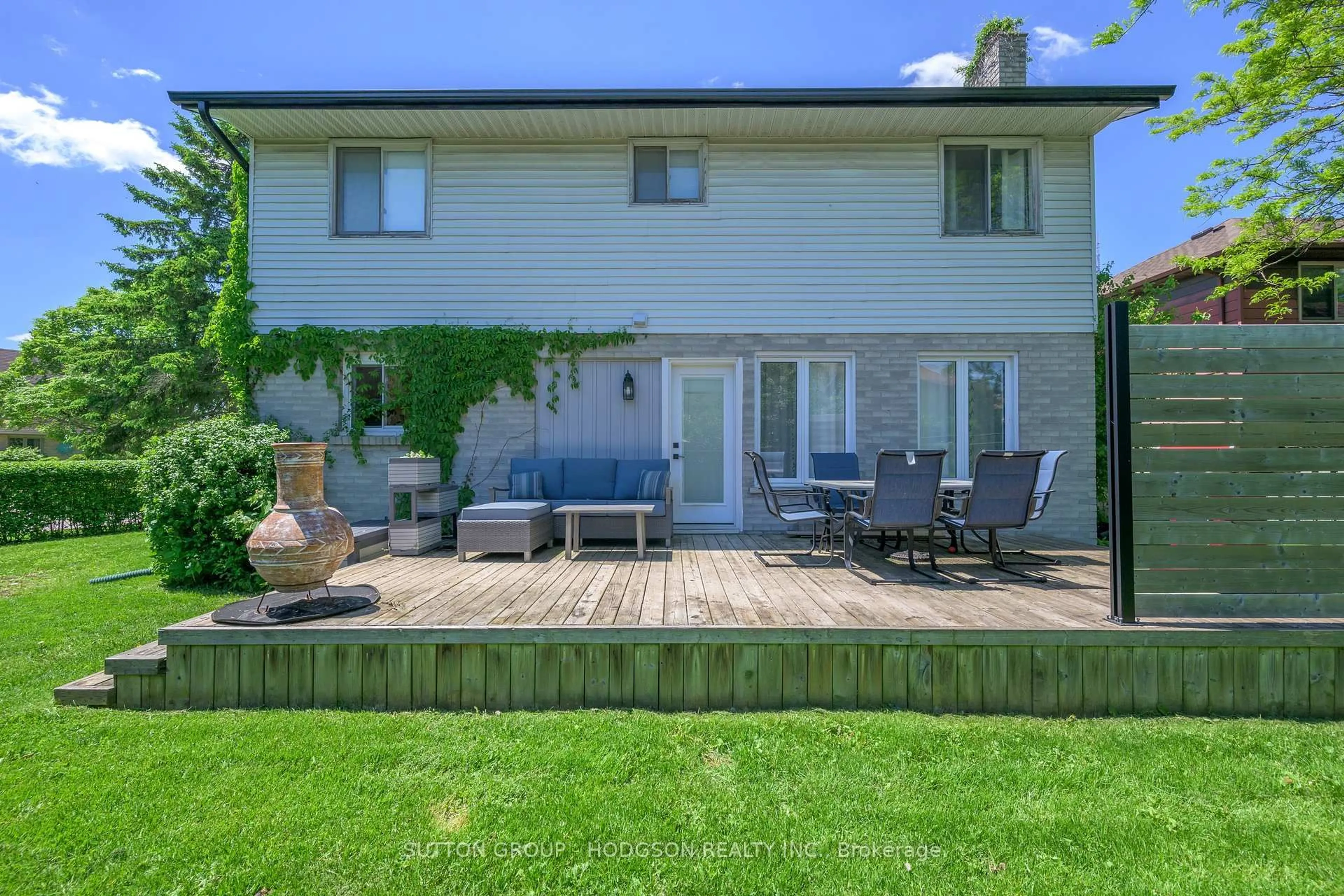 Patio, unknown for 35 Parkside Cres, London South Ontario N6C 5M2