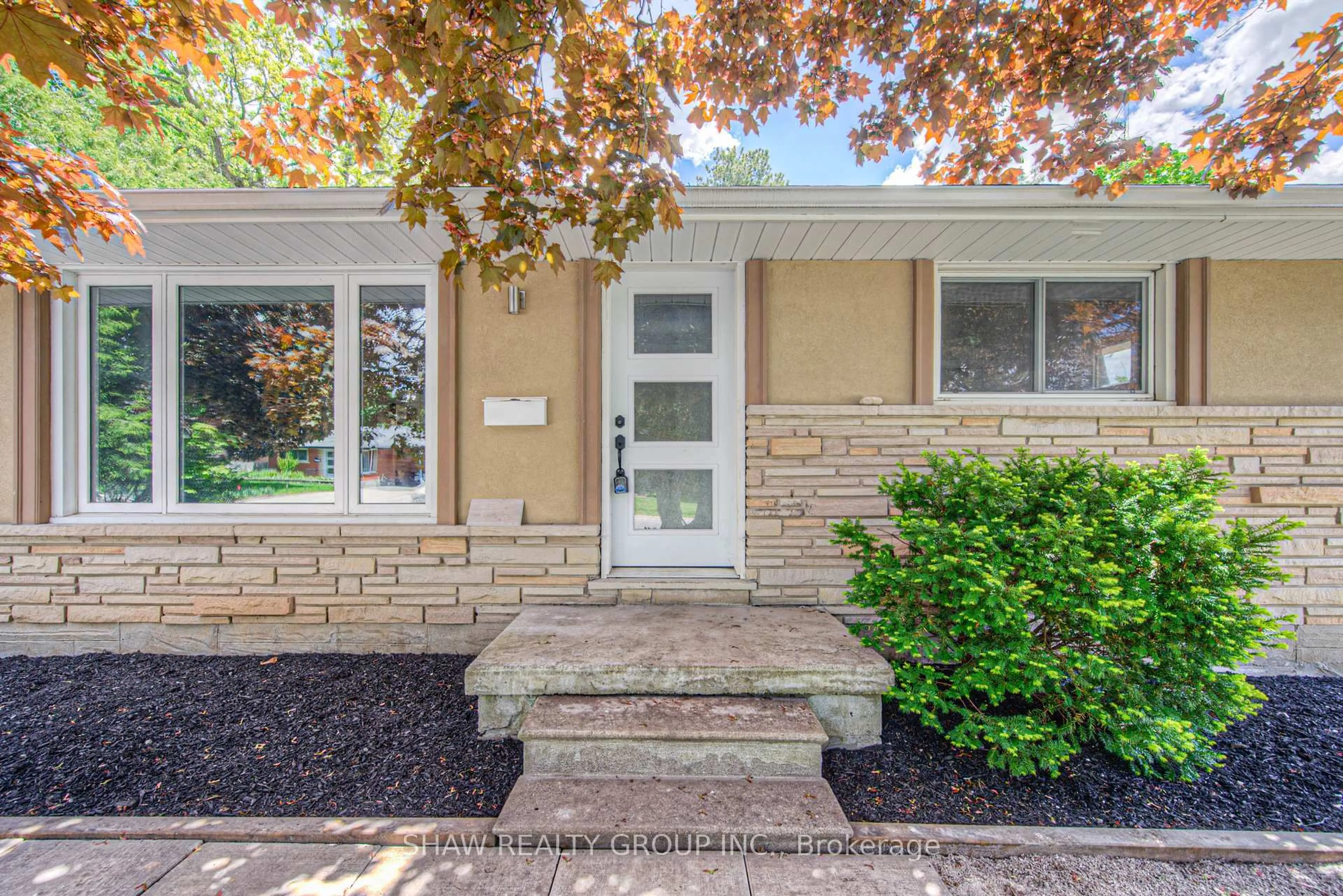 Unknown for 5 Alison Ave, Cambridge Ontario N1R 1M8