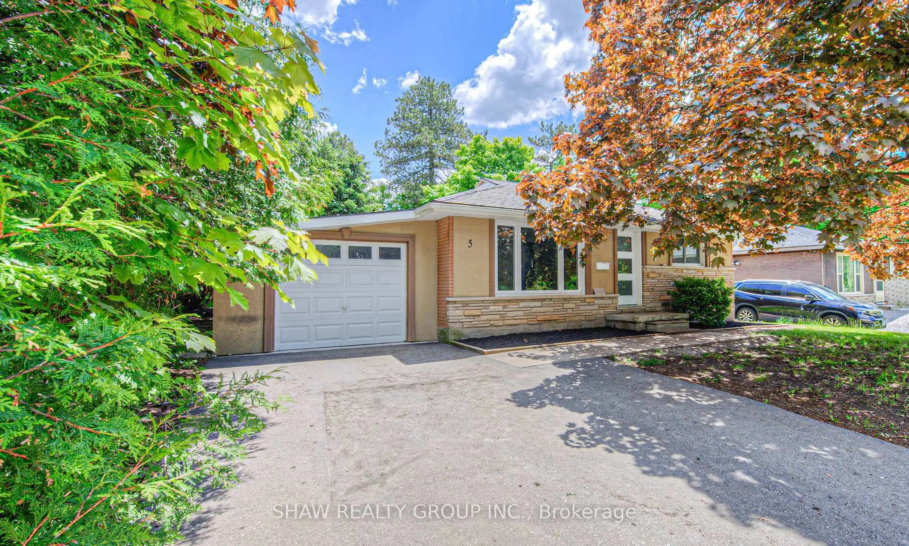 Home with brick exterior material, street for 5 Alison Ave, Cambridge Ontario N1R 1M8