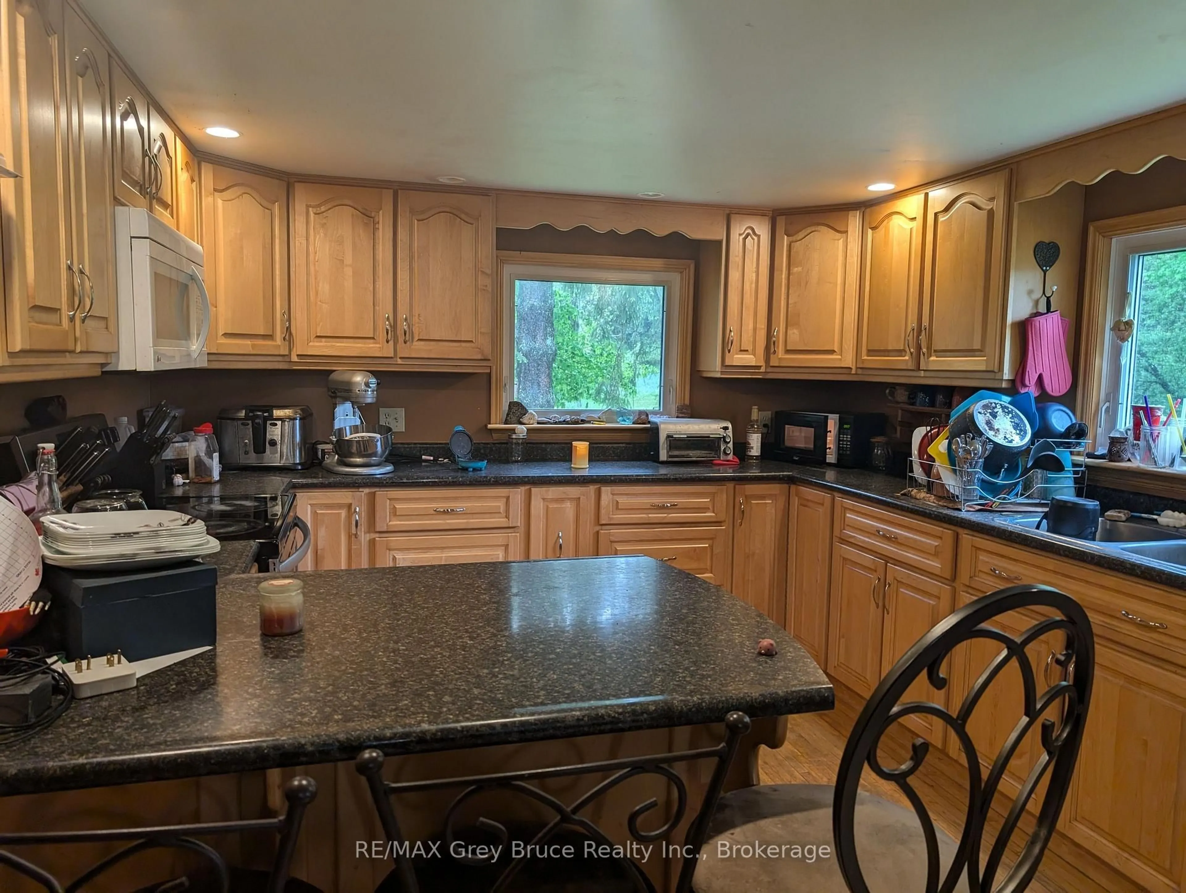 Standard kitchen, unknown for 316056 Highway 6 Highway, Chatsworth Ontario N0H 2V0