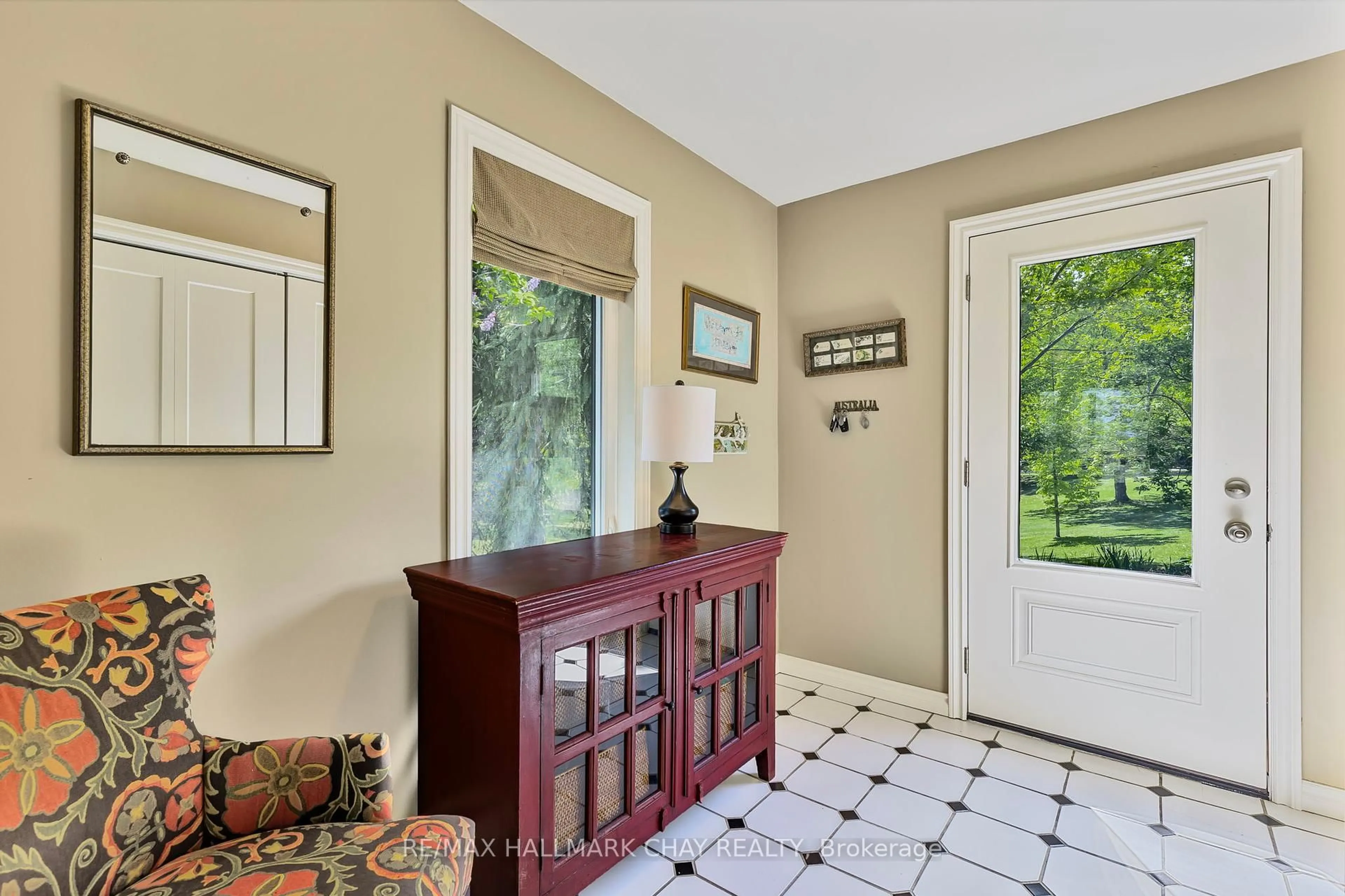 Indoor entryway for 795167 Third Line EHS Line, Mono Ontario L9W 5Y2