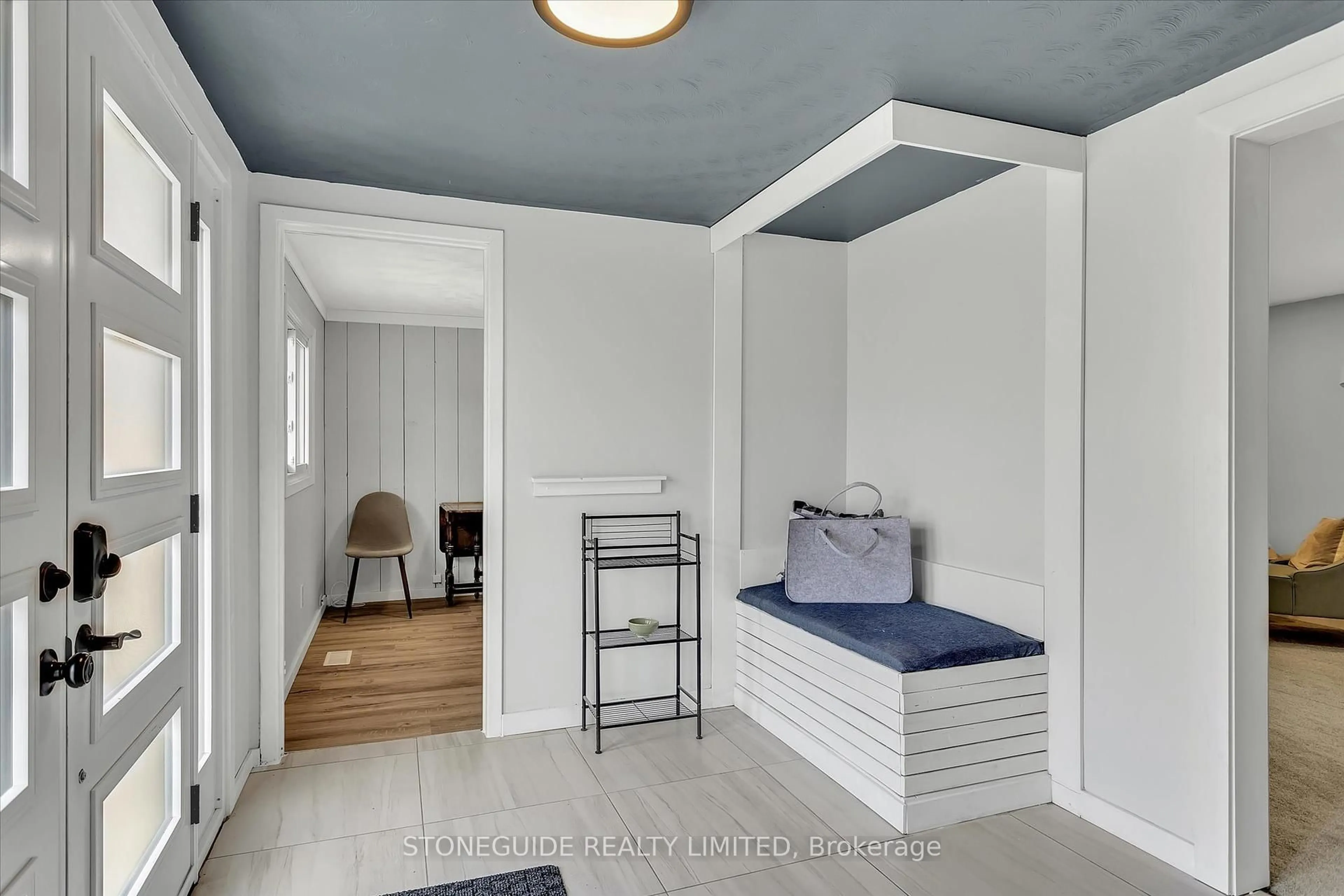 Indoor entryway for 2515 Edgewood Park, Cavan Monaghan Ontario L0A 1C0