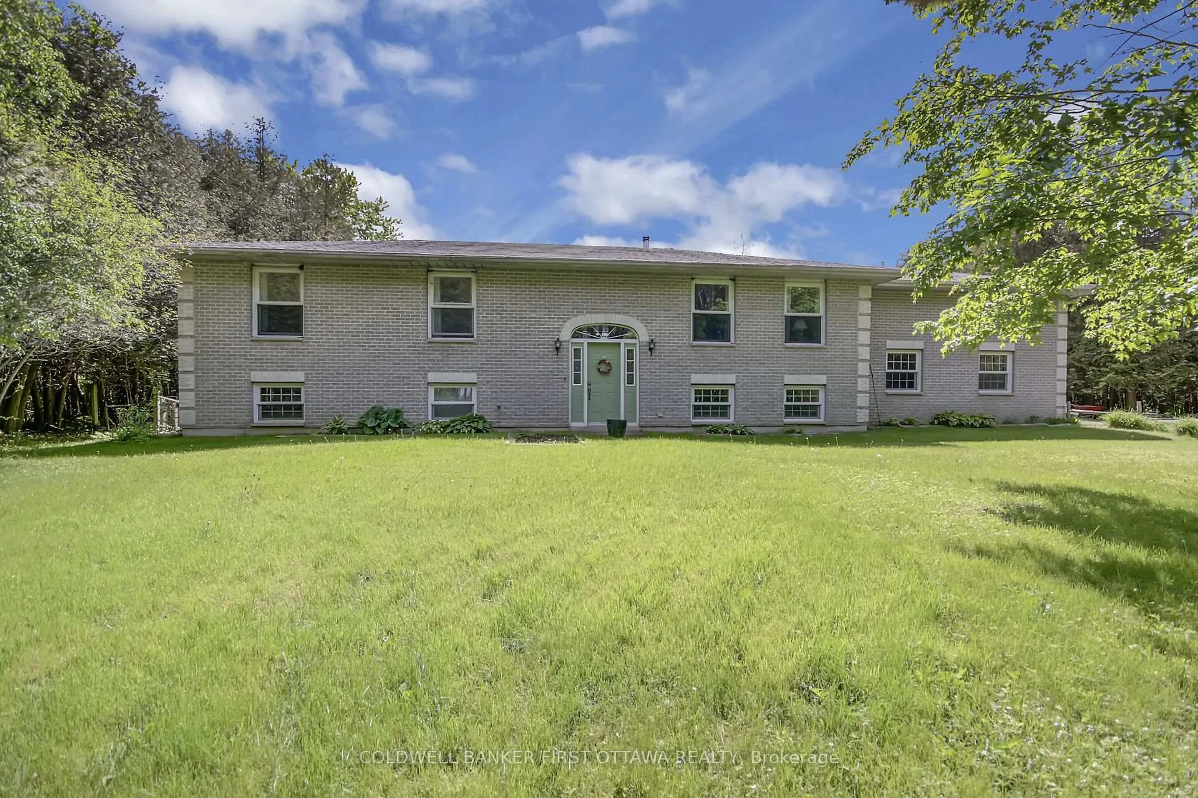 A pic from outside/outdoor area/front of a property/back of a property/a pic from drone, unknown for 272 Muldoon Rd, North Grenville Ontario K0G 1J0