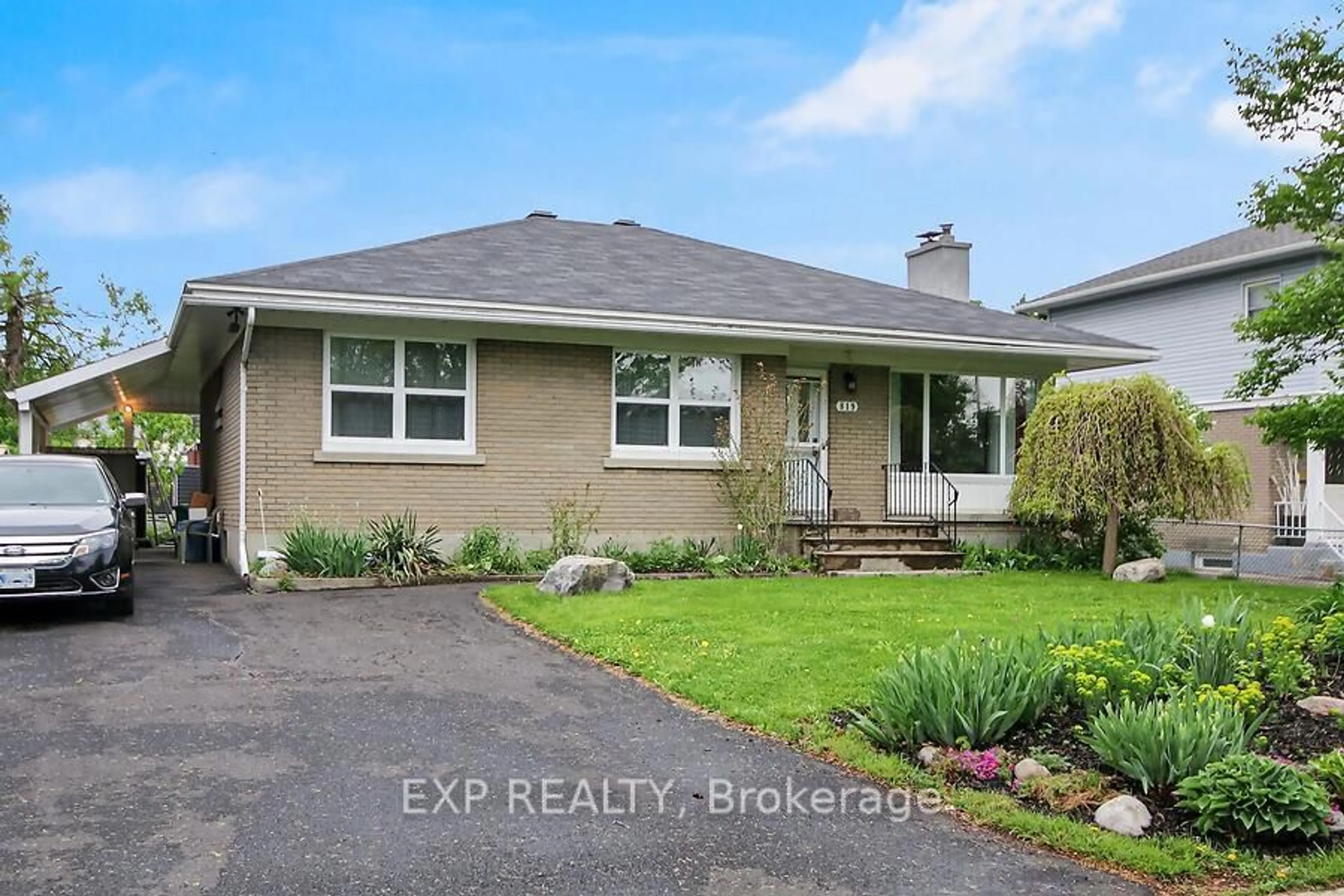 Unknown for 819 hamlet Rd, Ottawa Ontario K1G 1R1