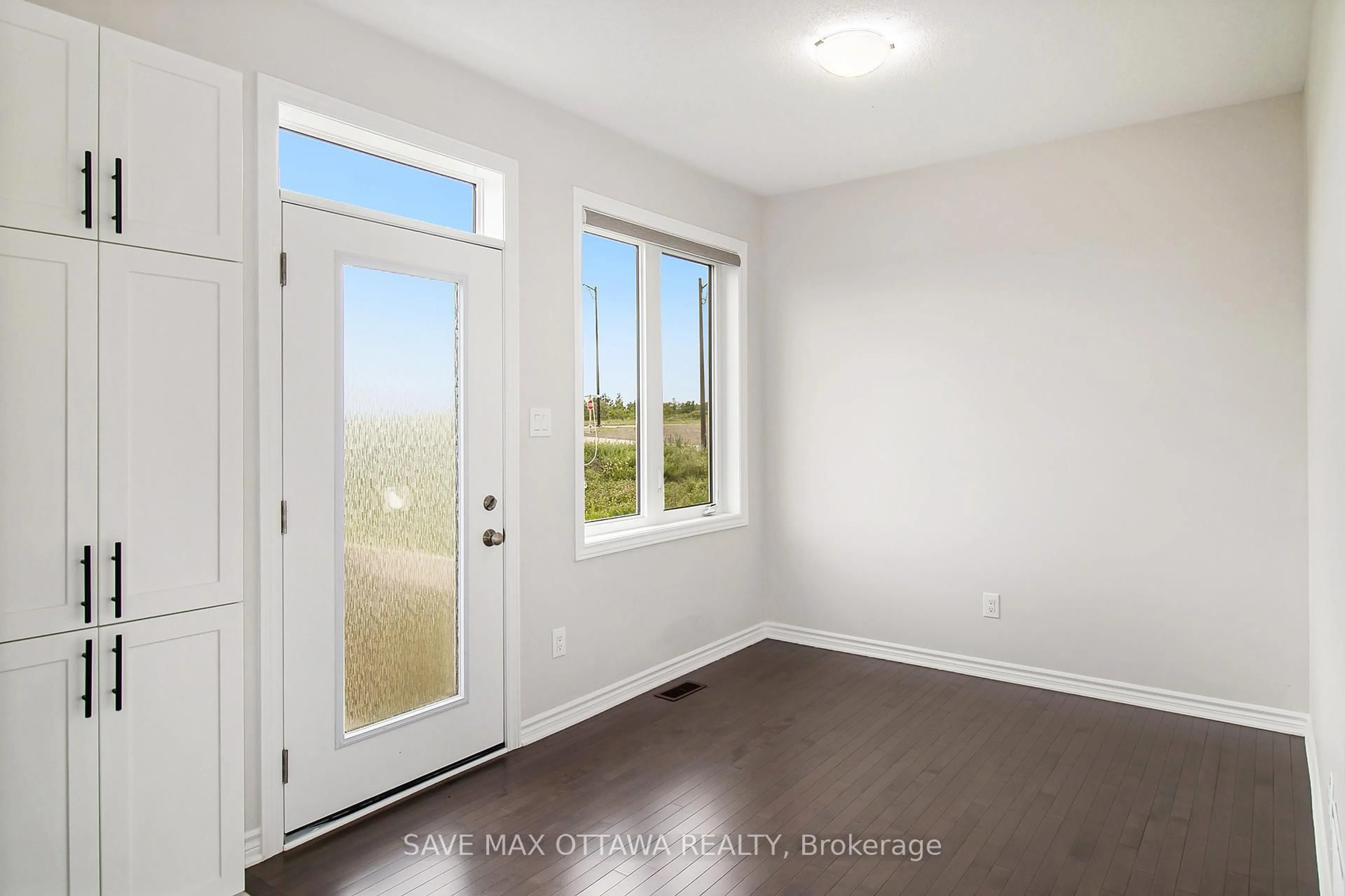 Indoor entryway for 1919 Haiku St, Ottawa Ontario K2J 6W8