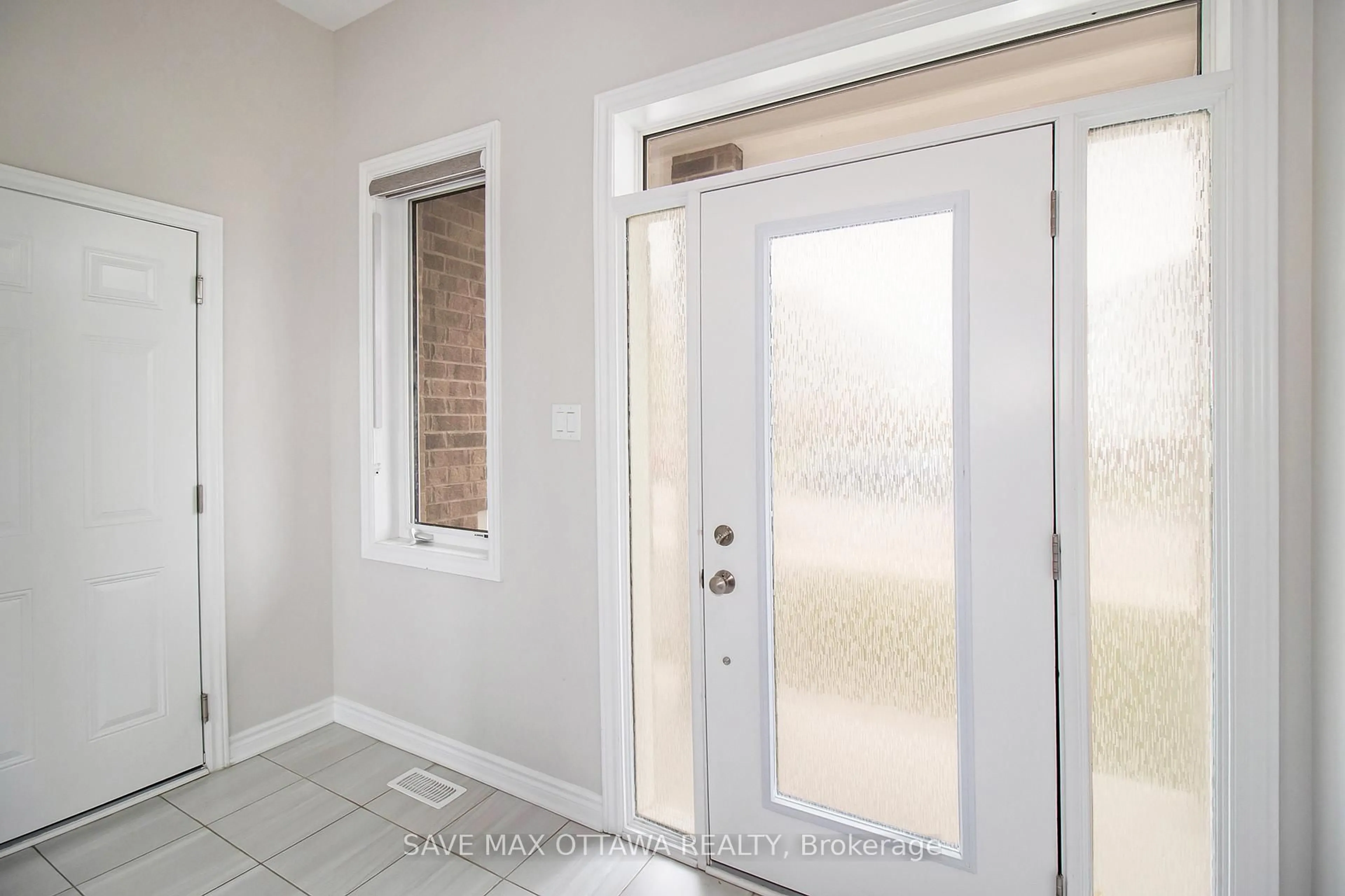 Indoor entryway for 1919 Haiku St, Ottawa Ontario K2J 6W8