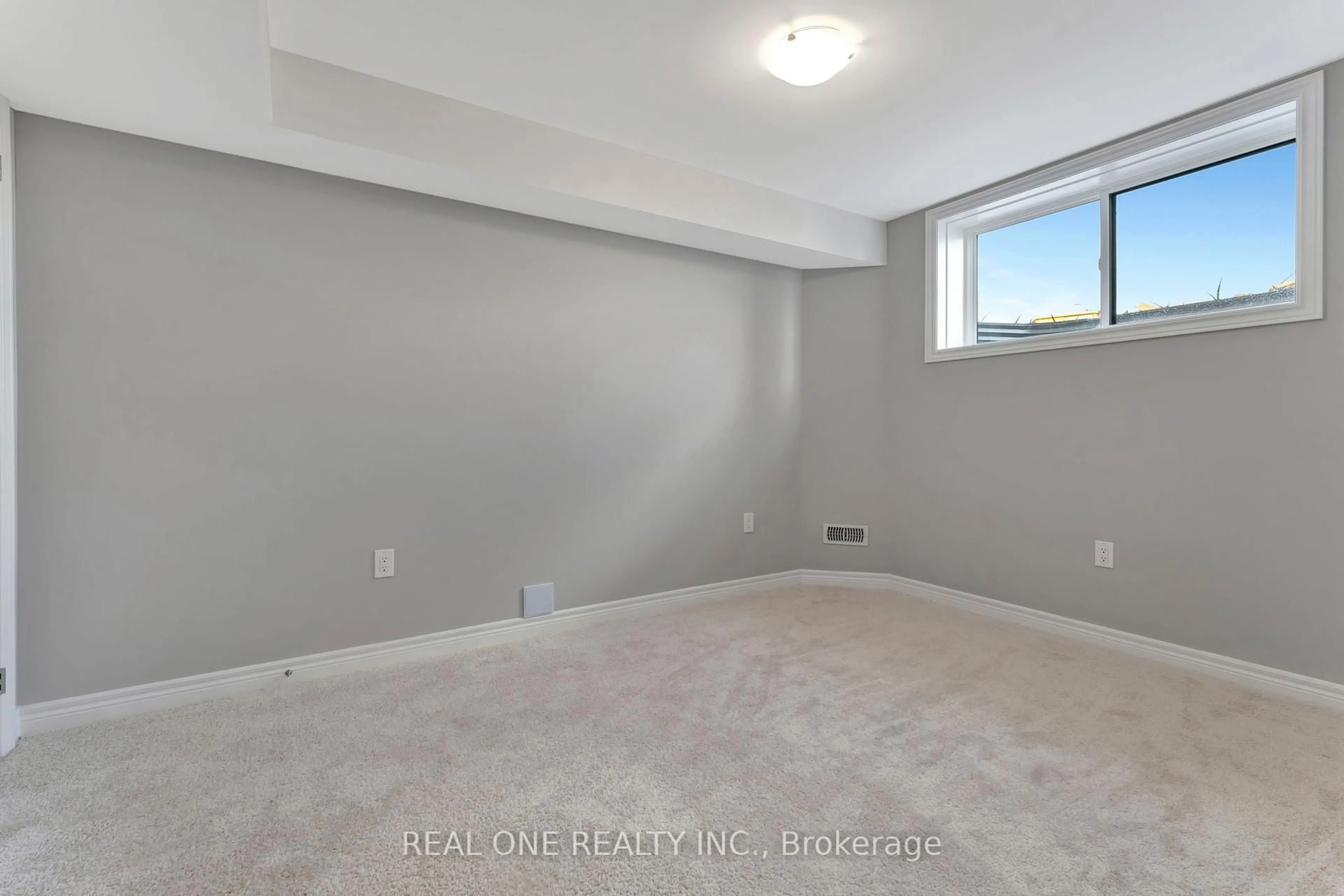 A pic of a room for 85 Mullin Dr #33B, Guelph Ontario N1E 0R4