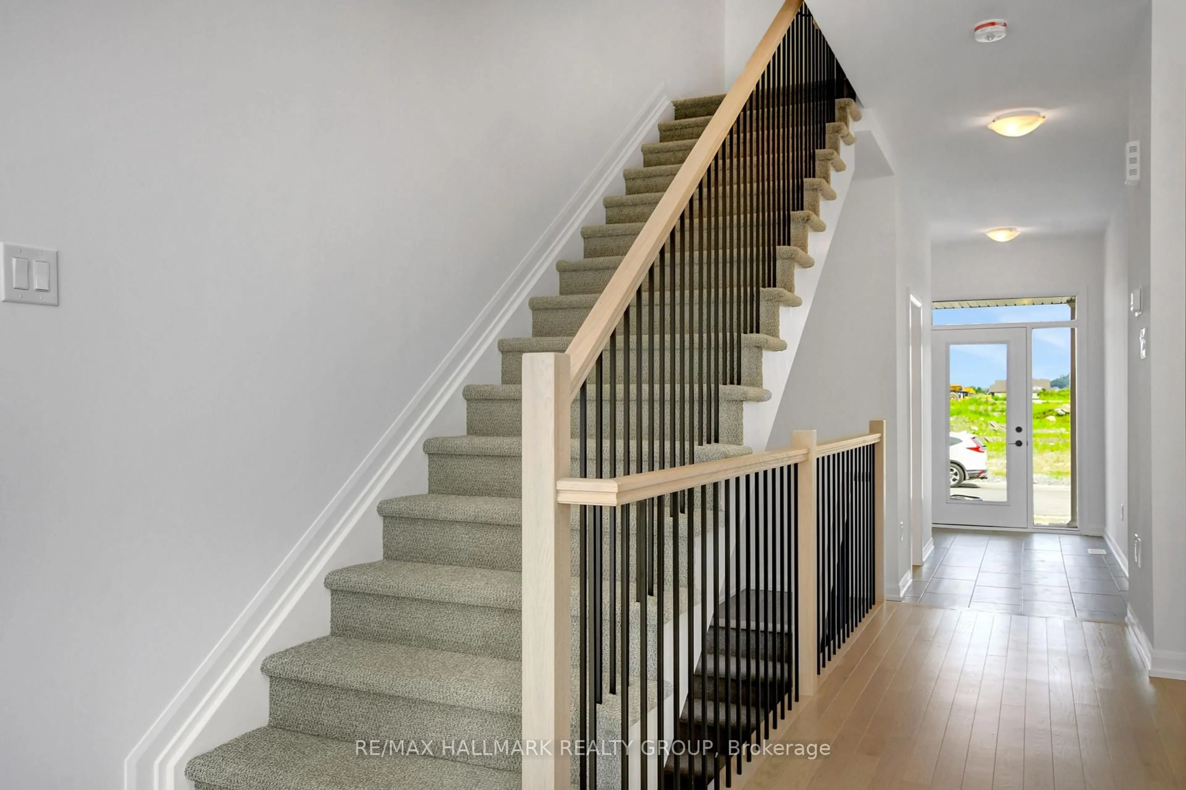 Stairs for 325 Shale St, Clarence-Rockland Ontario K4K 1P6