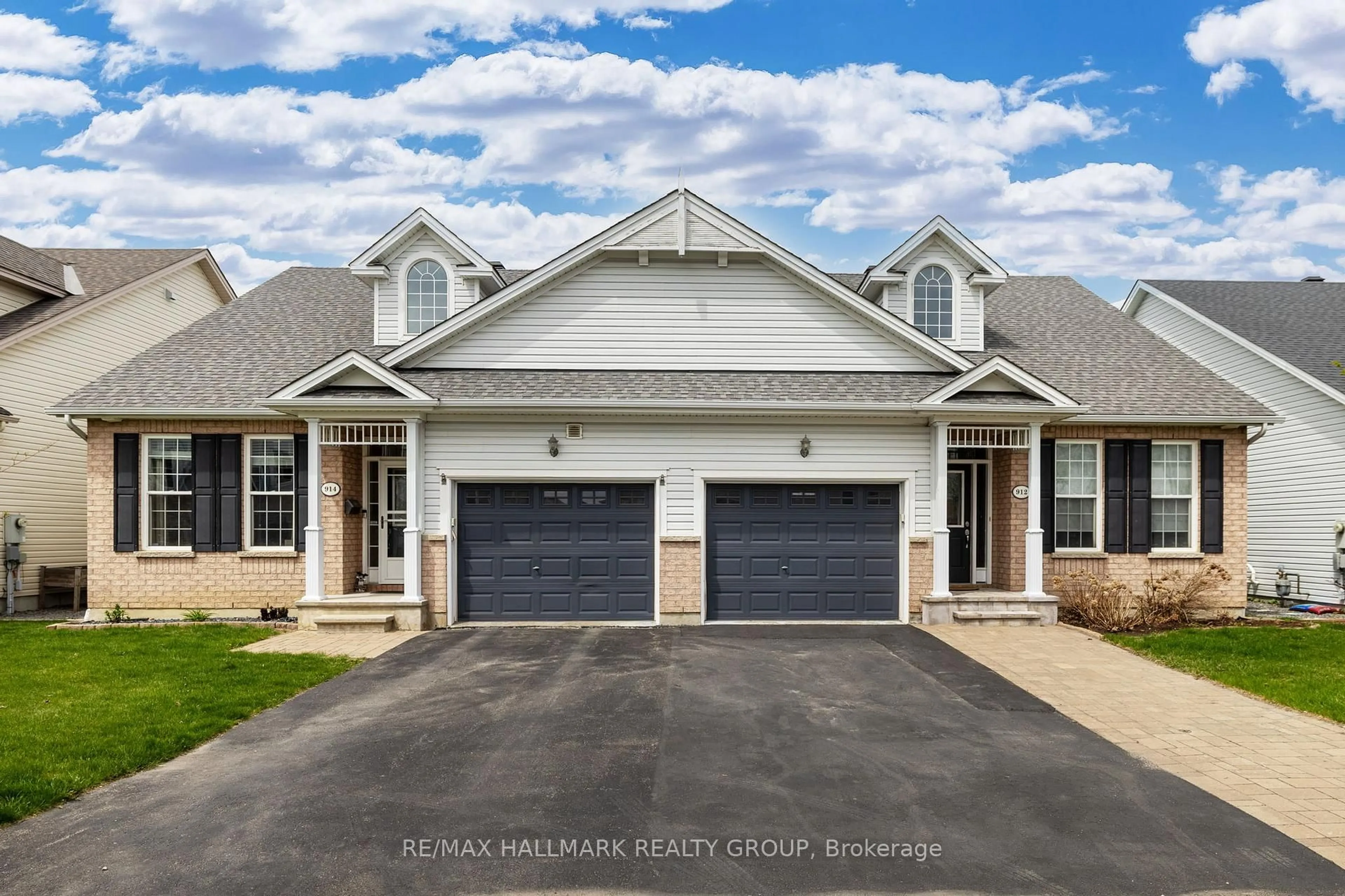 Home with vinyl exterior material, street for 914 Eastboro Ave, Orleans Ontario K1W 0G4