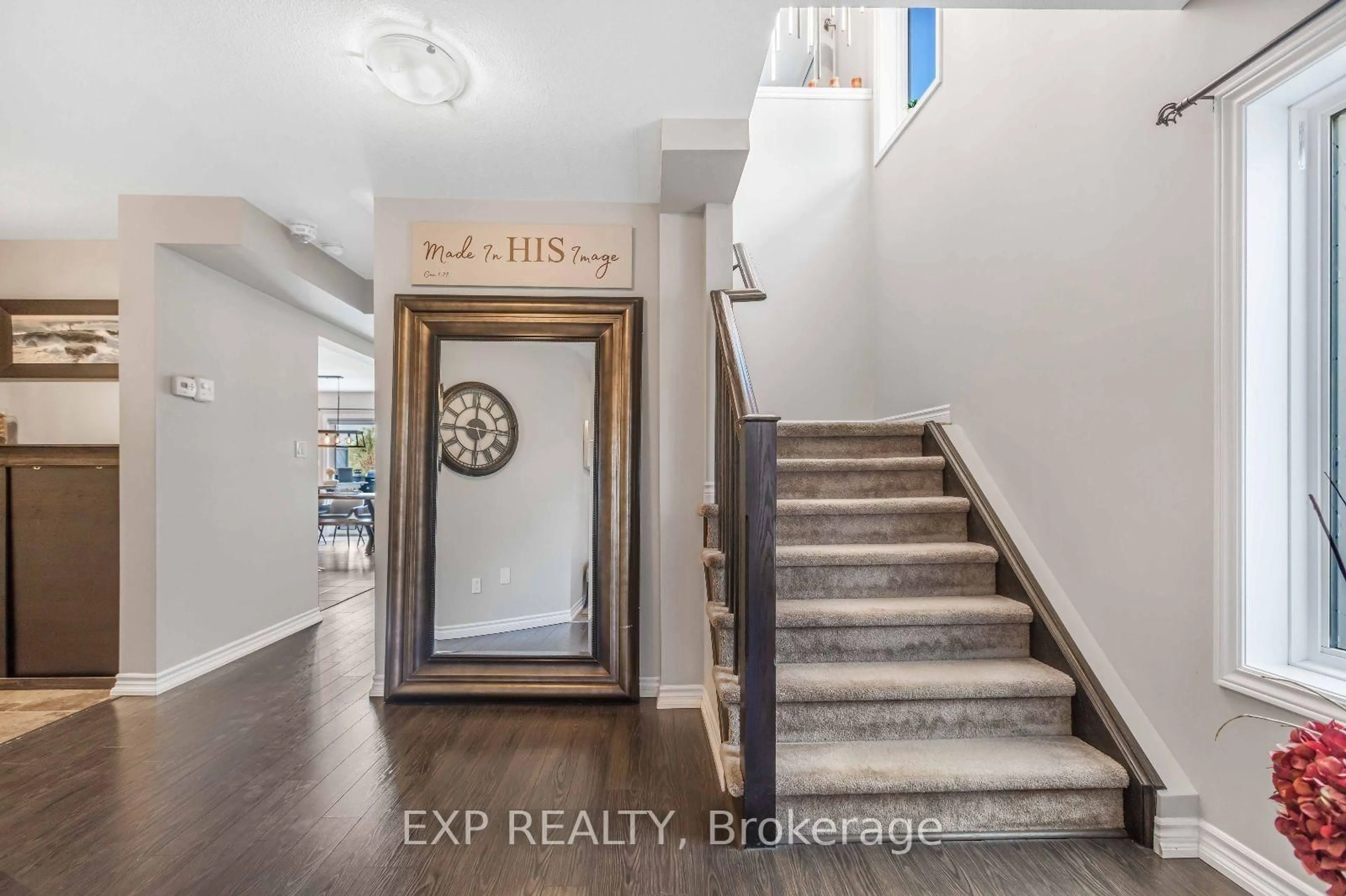 Indoor entryway for 77 AVERY Cres #18, St. Catharines Ontario L2P 0E5
