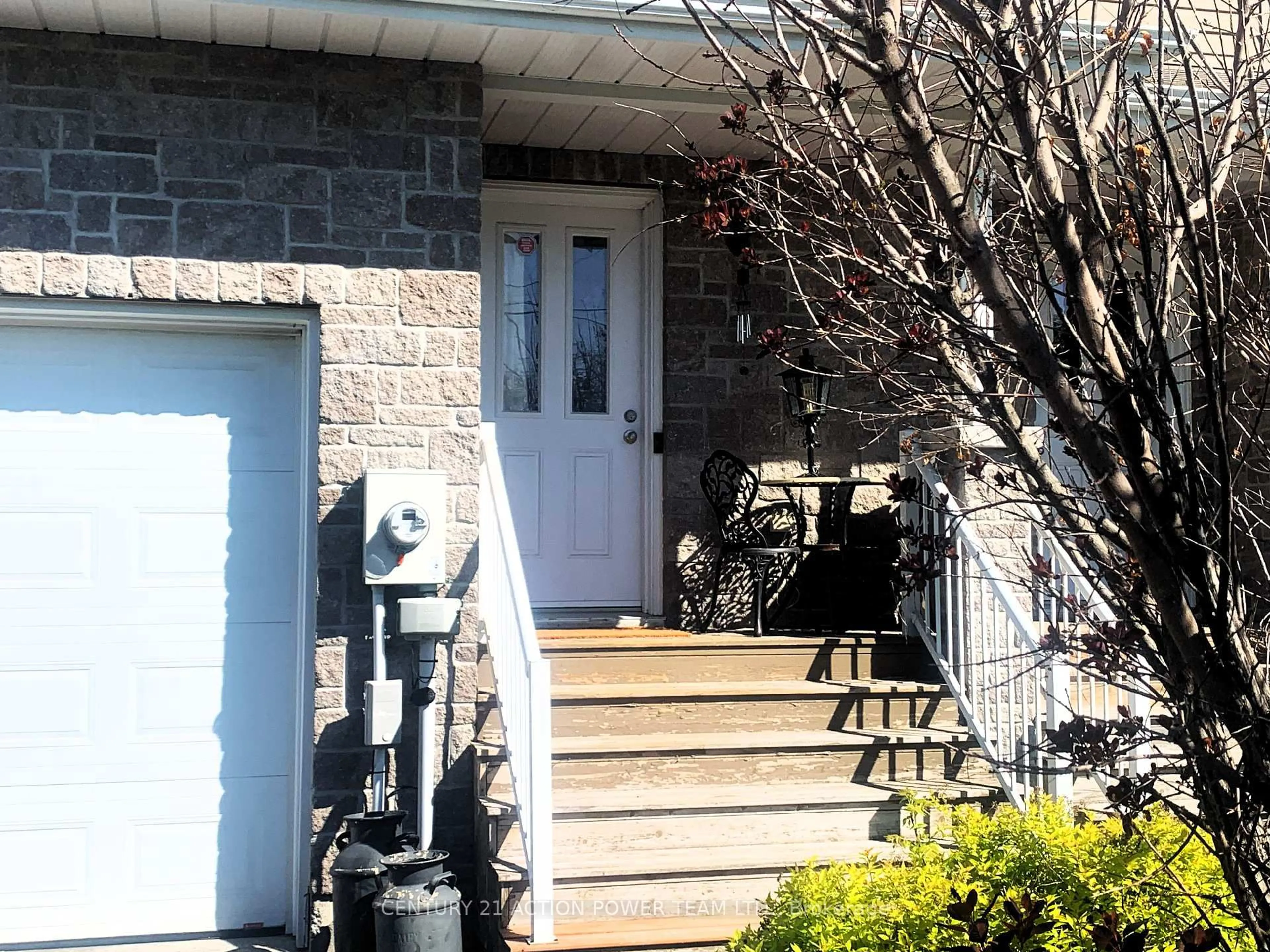 Indoor entryway for 480 North St, North Dundas Ontario K0C 2K0