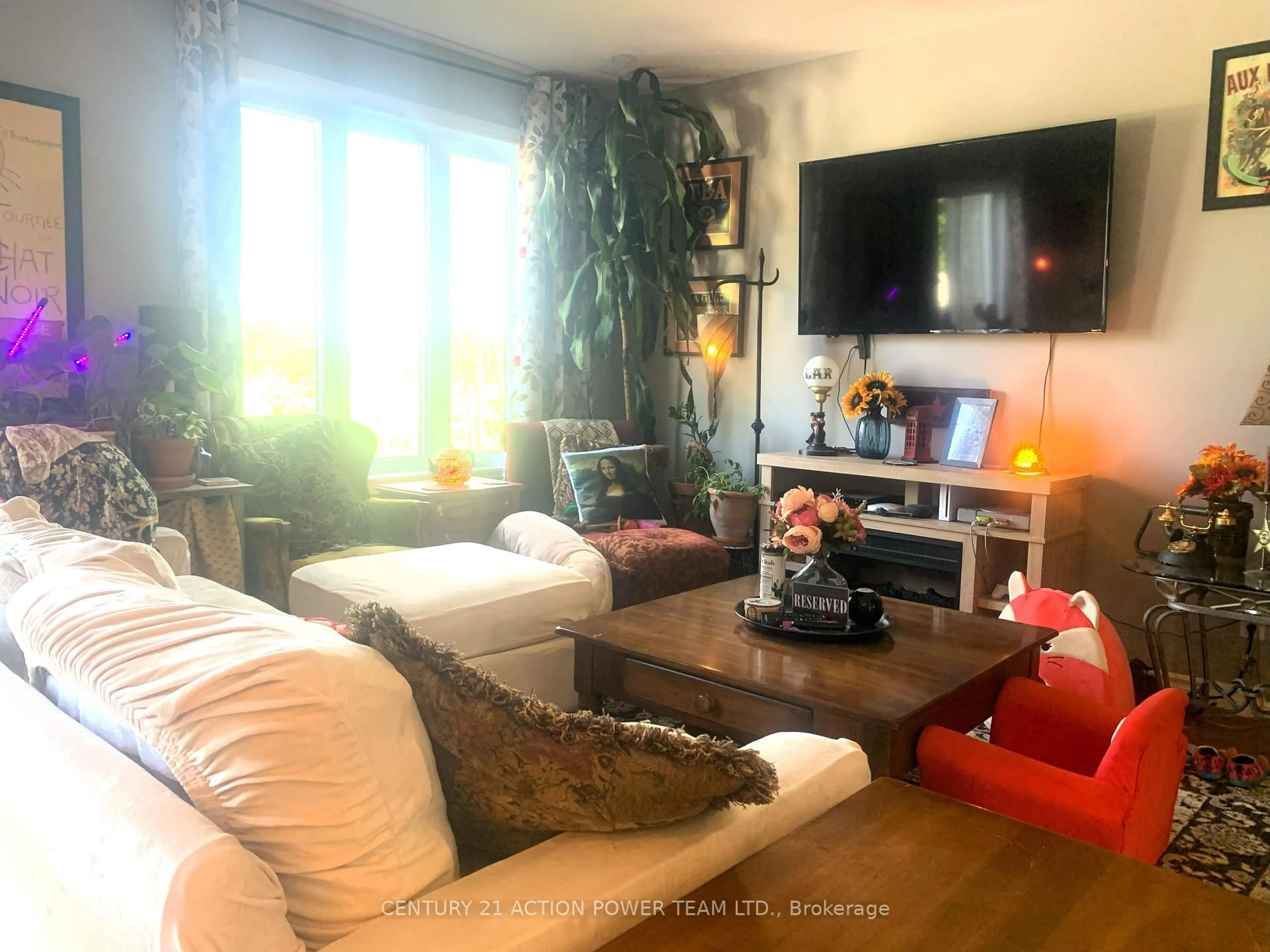 Living room with furniture, wood/laminate floor for 480 North St, North Dundas Ontario K0C 2K0