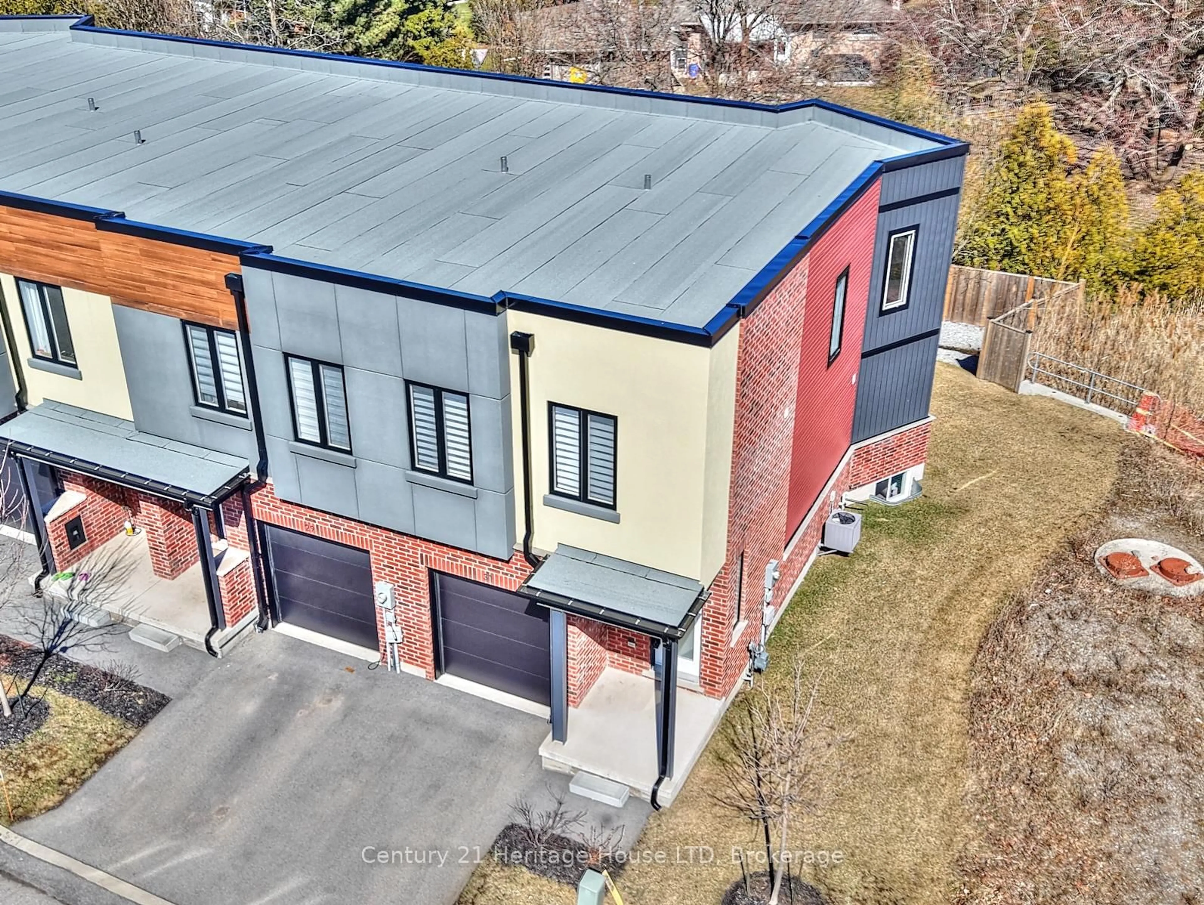 A pic from outside/outdoor area/front of a property/back of a property/a pic from drone, street for 1465 Station St #31, Pelham Ontario L0S 1E3