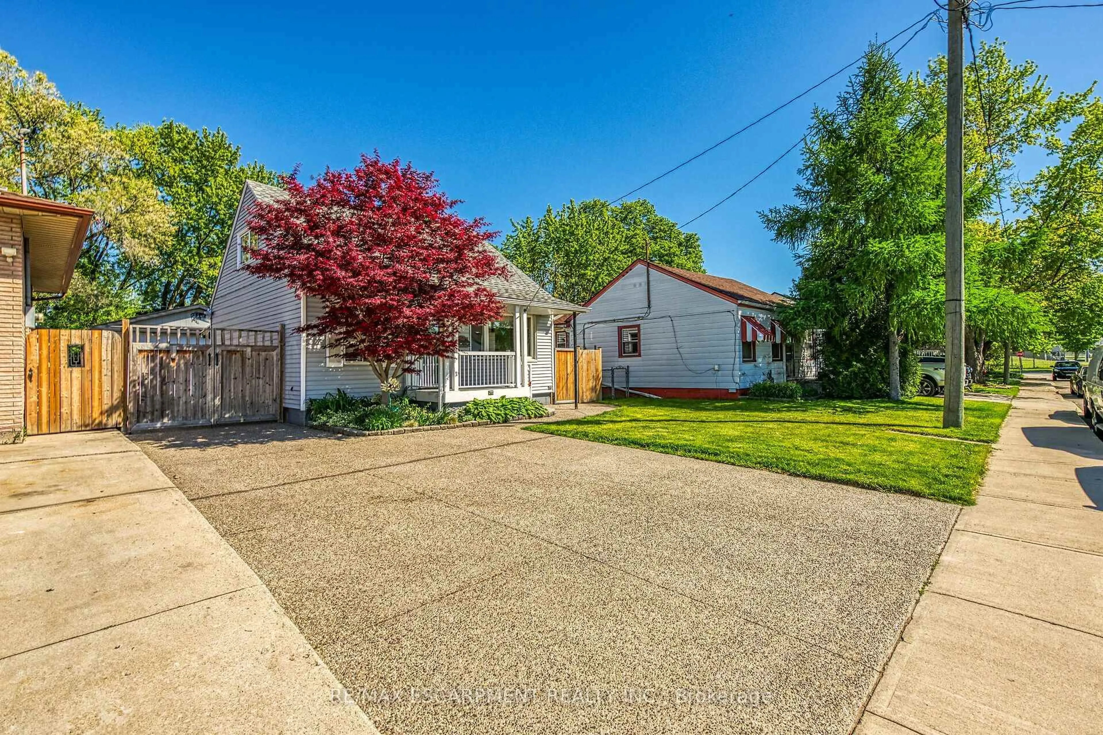 A pic from outside/outdoor area/front of a property/back of a property/a pic from drone, street for 88 Julian Ave, Hamilton Ontario L8H 5R7