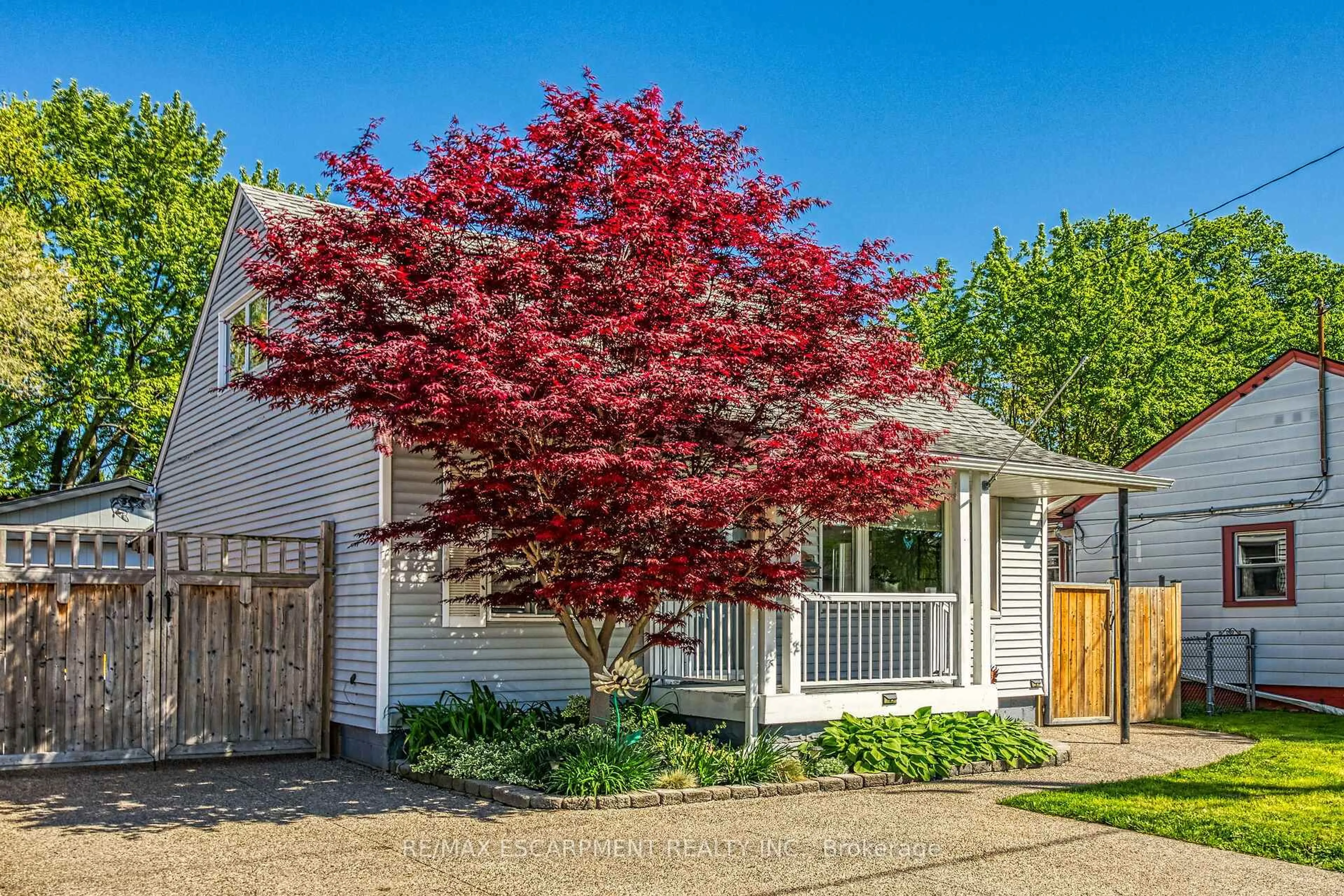 Home with vinyl exterior material, street for 88 Julian Ave, Hamilton Ontario L8H 5R7