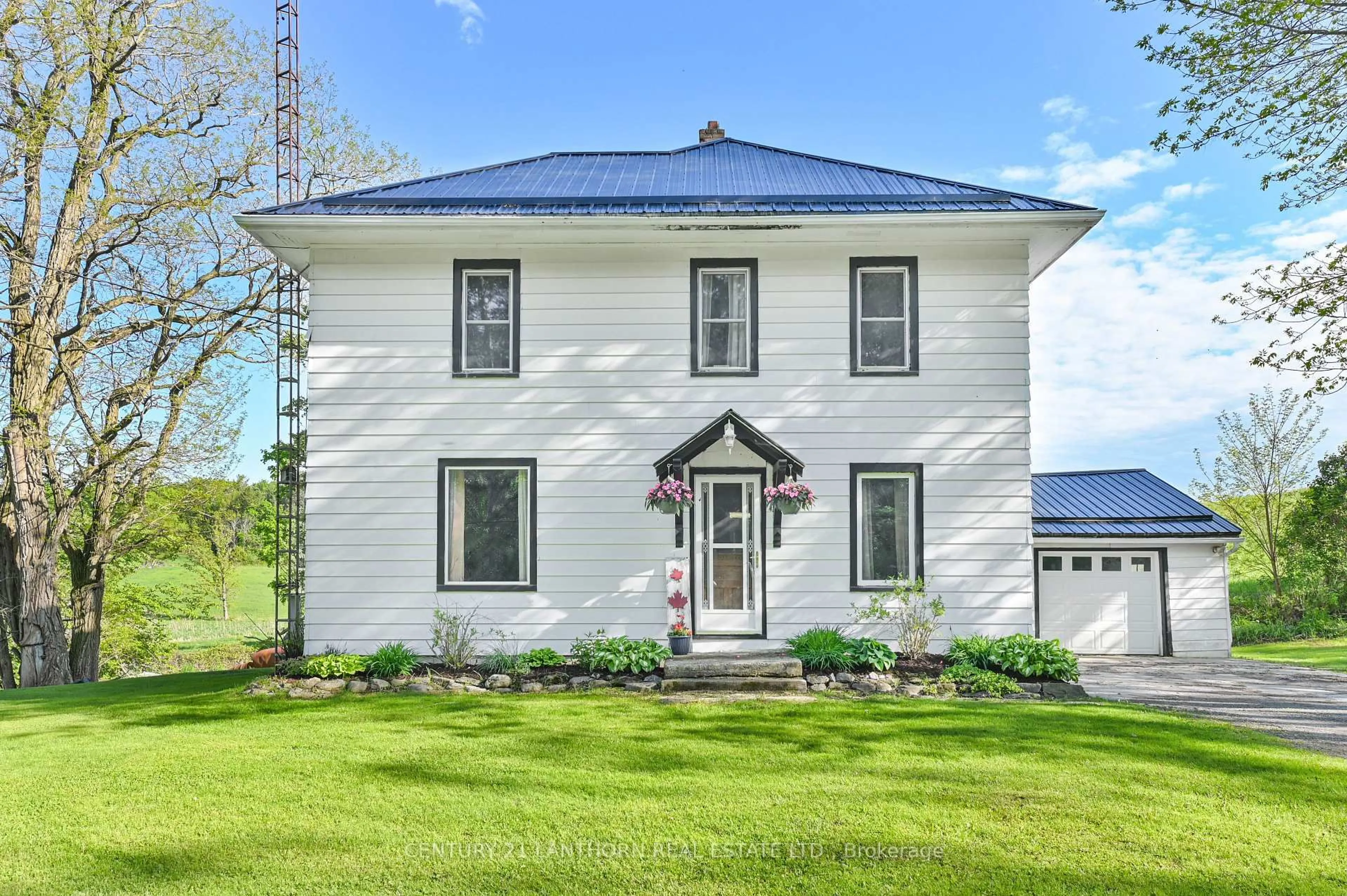 Home with vinyl exterior material, building for 617 Mill Rd, Madoc Ontario K0K 2K0