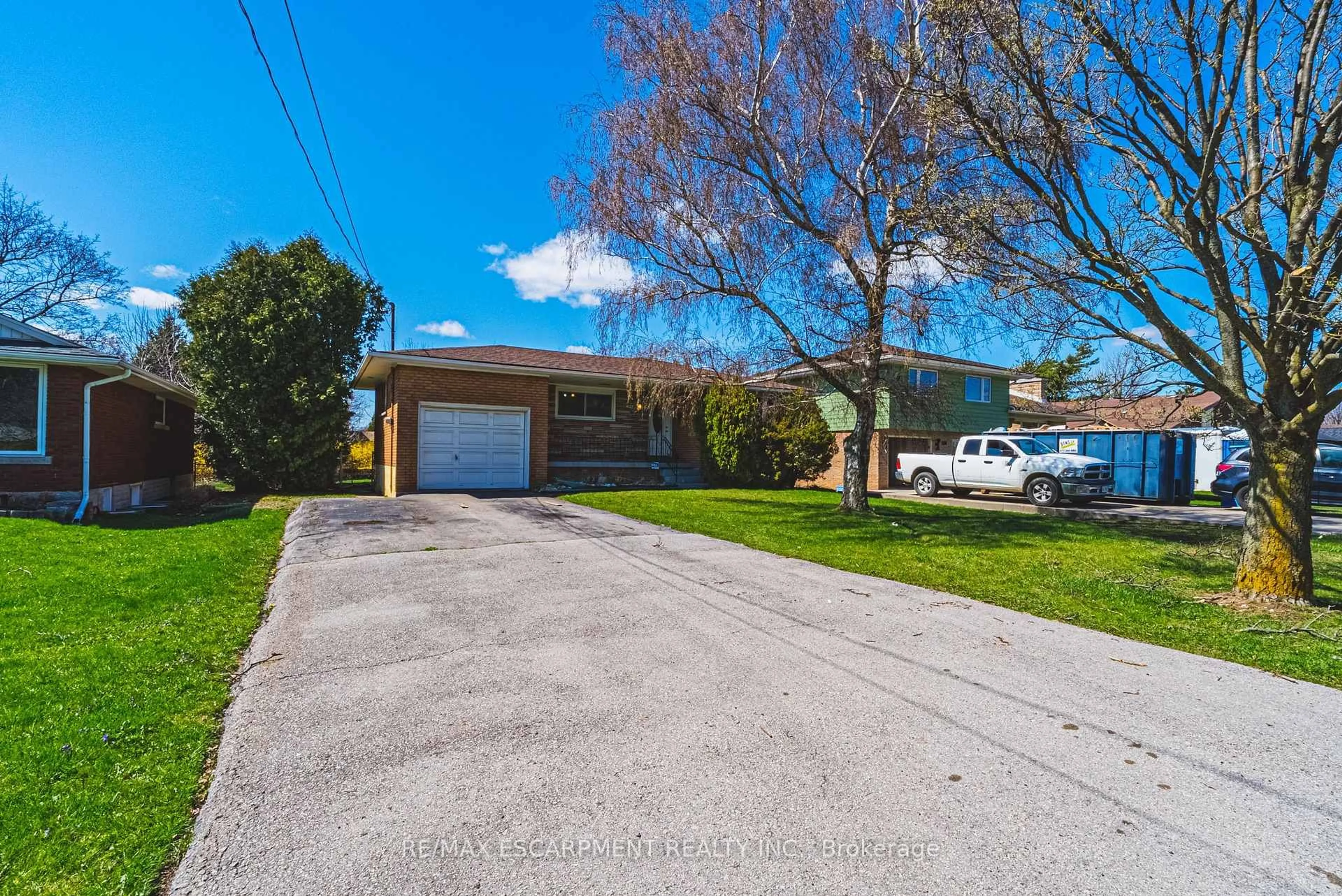 A pic from outside/outdoor area/front of a property/back of a property/a pic from drone, street for 340 West 5th St, Hamilton Ontario L9C 3P3