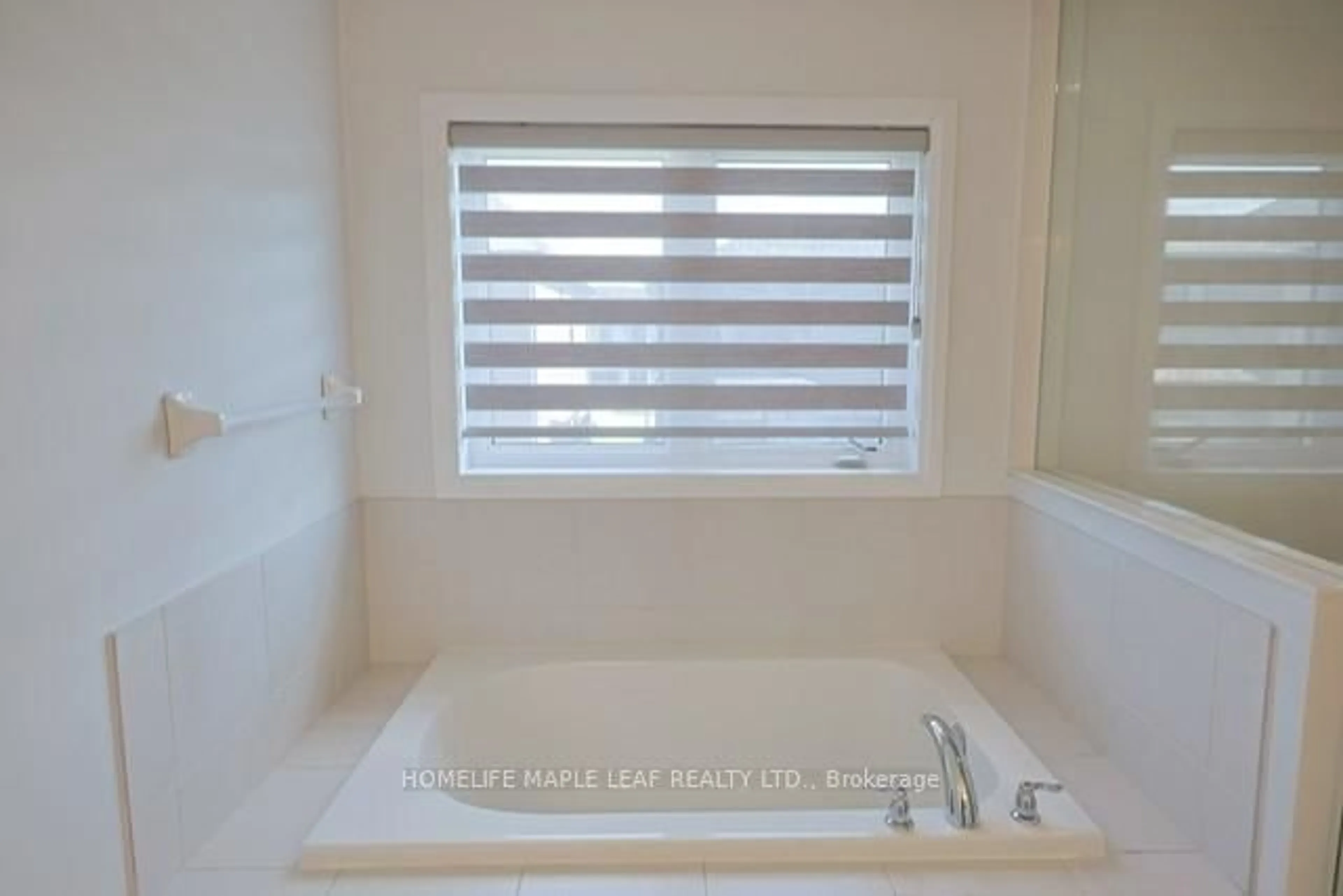 Contemporary bathroom, unknown for 156 Silverwood Cres, Woodstock Ontario N4T 0M6