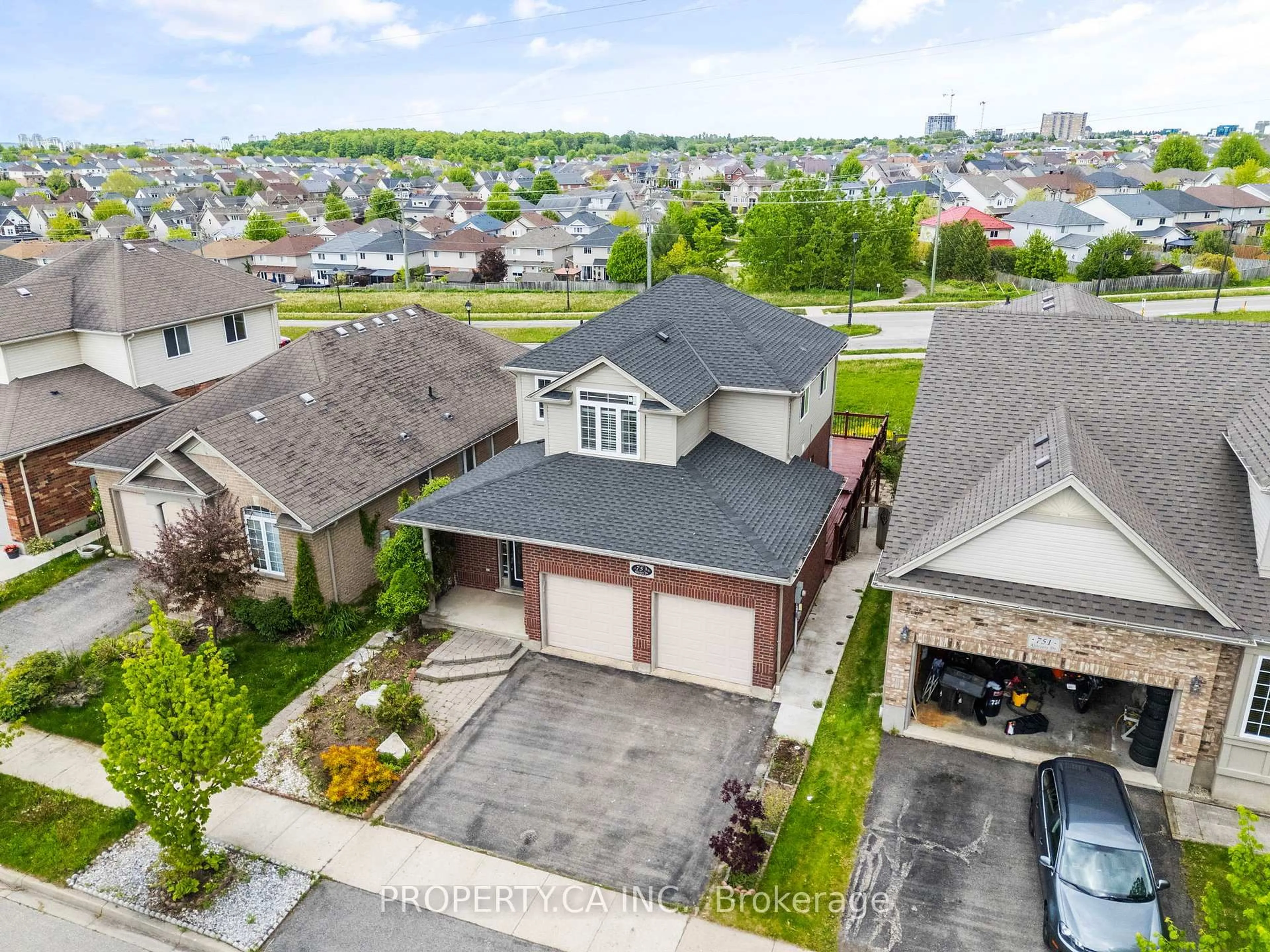 A pic from outside/outdoor area/front of a property/back of a property/a pic from drone, street for 753 Klosters Dr, Waterloo Ontario N2V 2V5