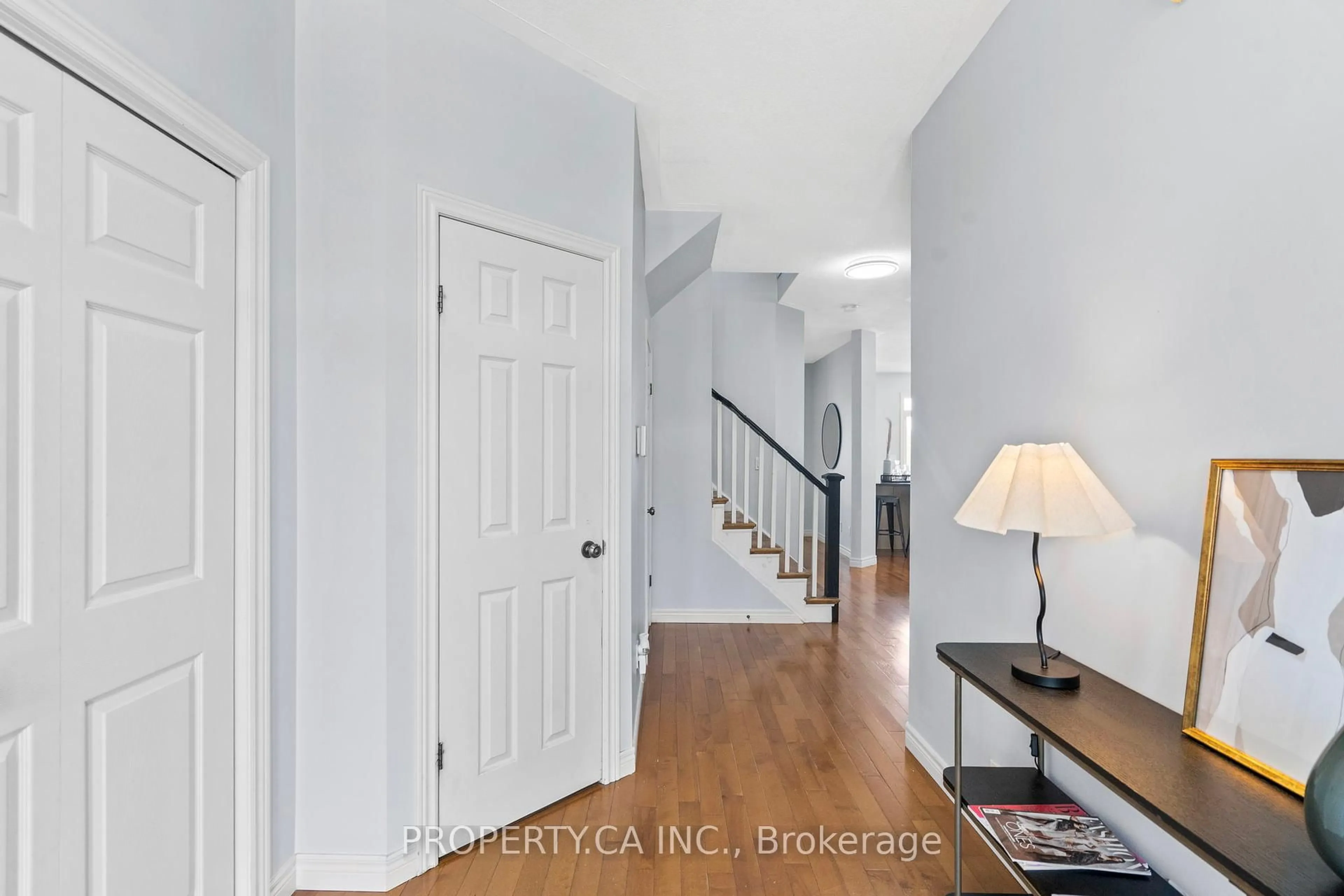Indoor foyer for 753 Klosters Dr, Waterloo Ontario N2V 2V5