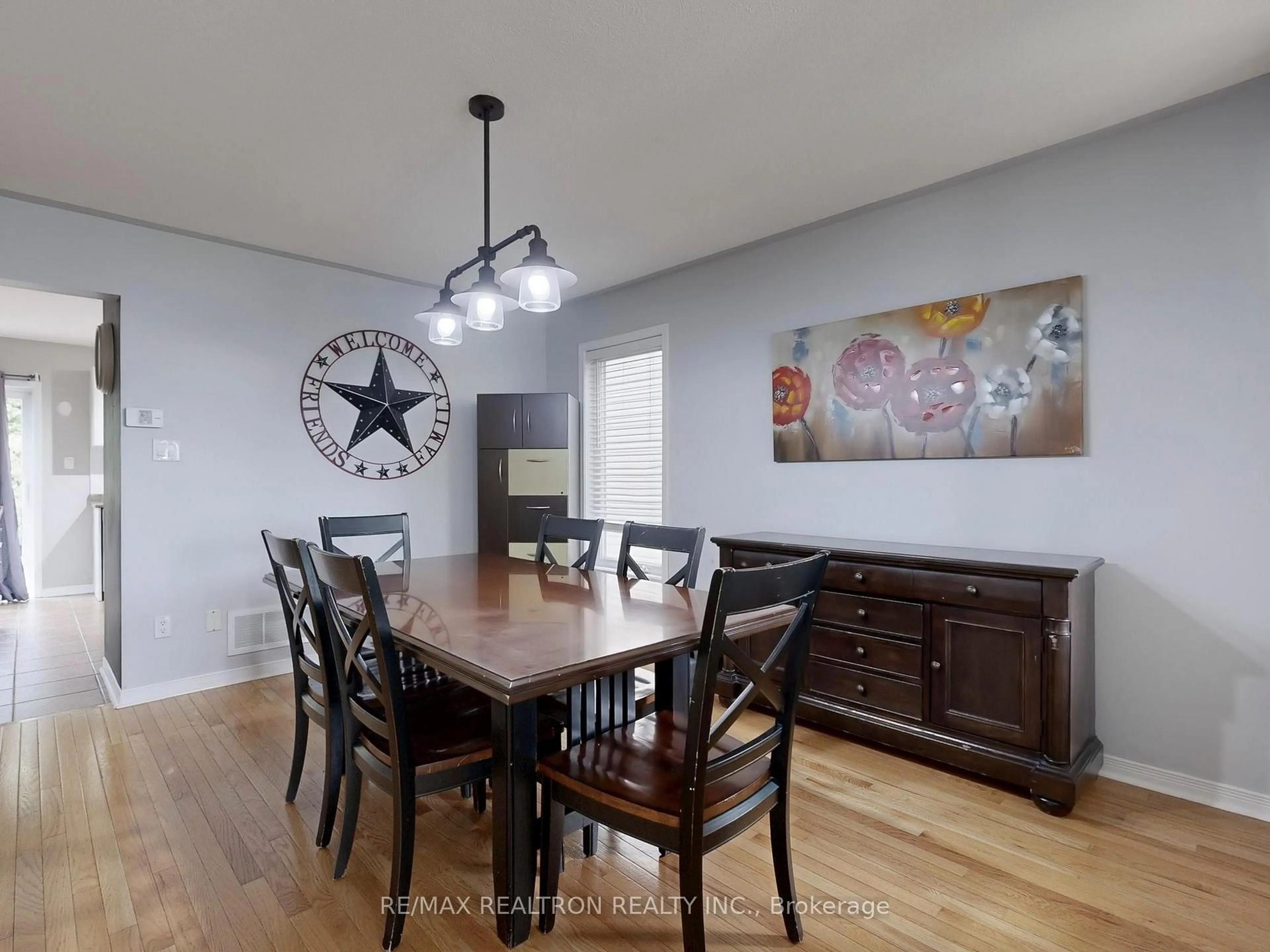 Dining room, wood/laminate floor for 50 Cook St, Kawartha Lakes Ontario K9V 0C6