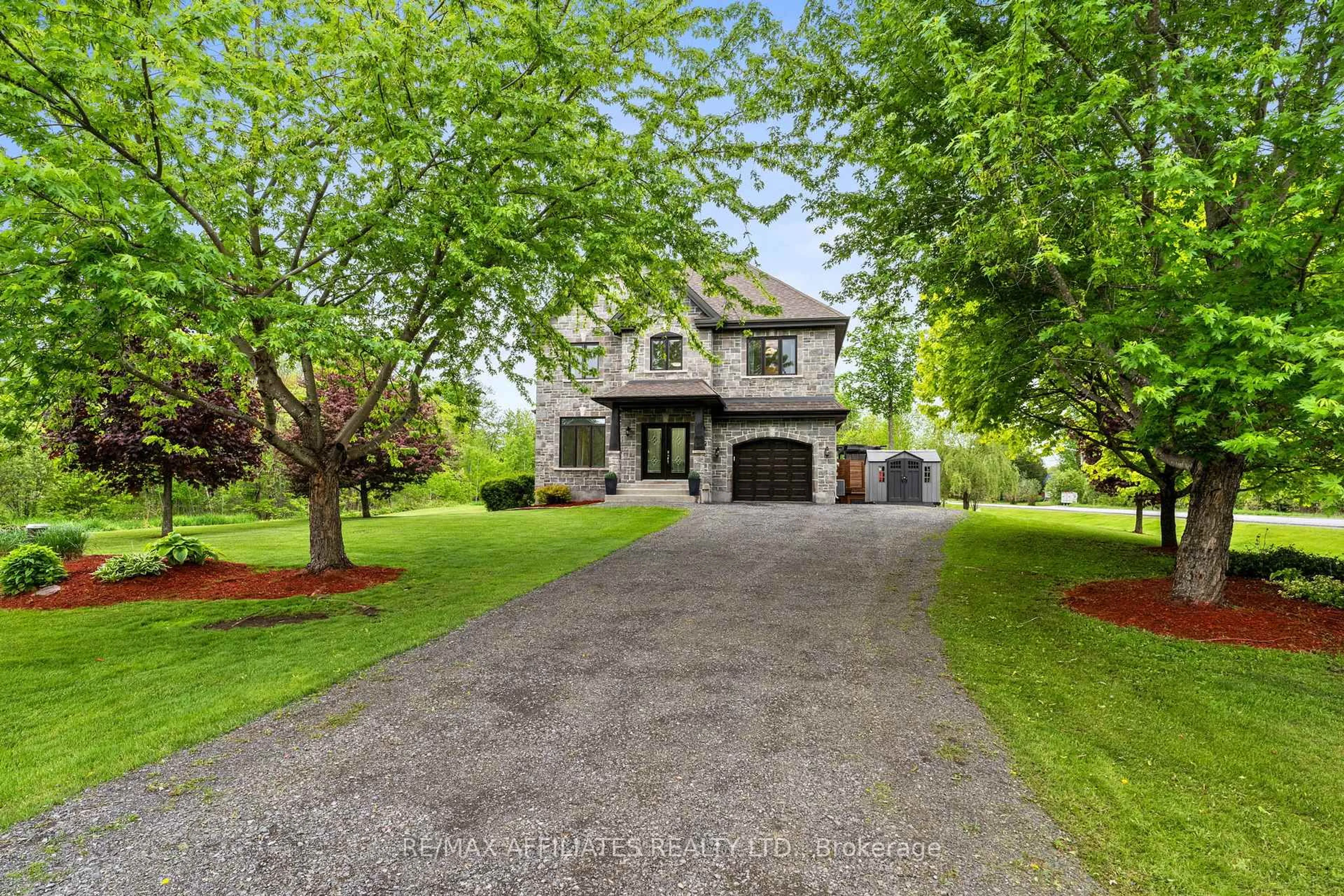 Home with vinyl exterior material, street for 621 Du Bercail St, Champlain Ontario K0B 1K0