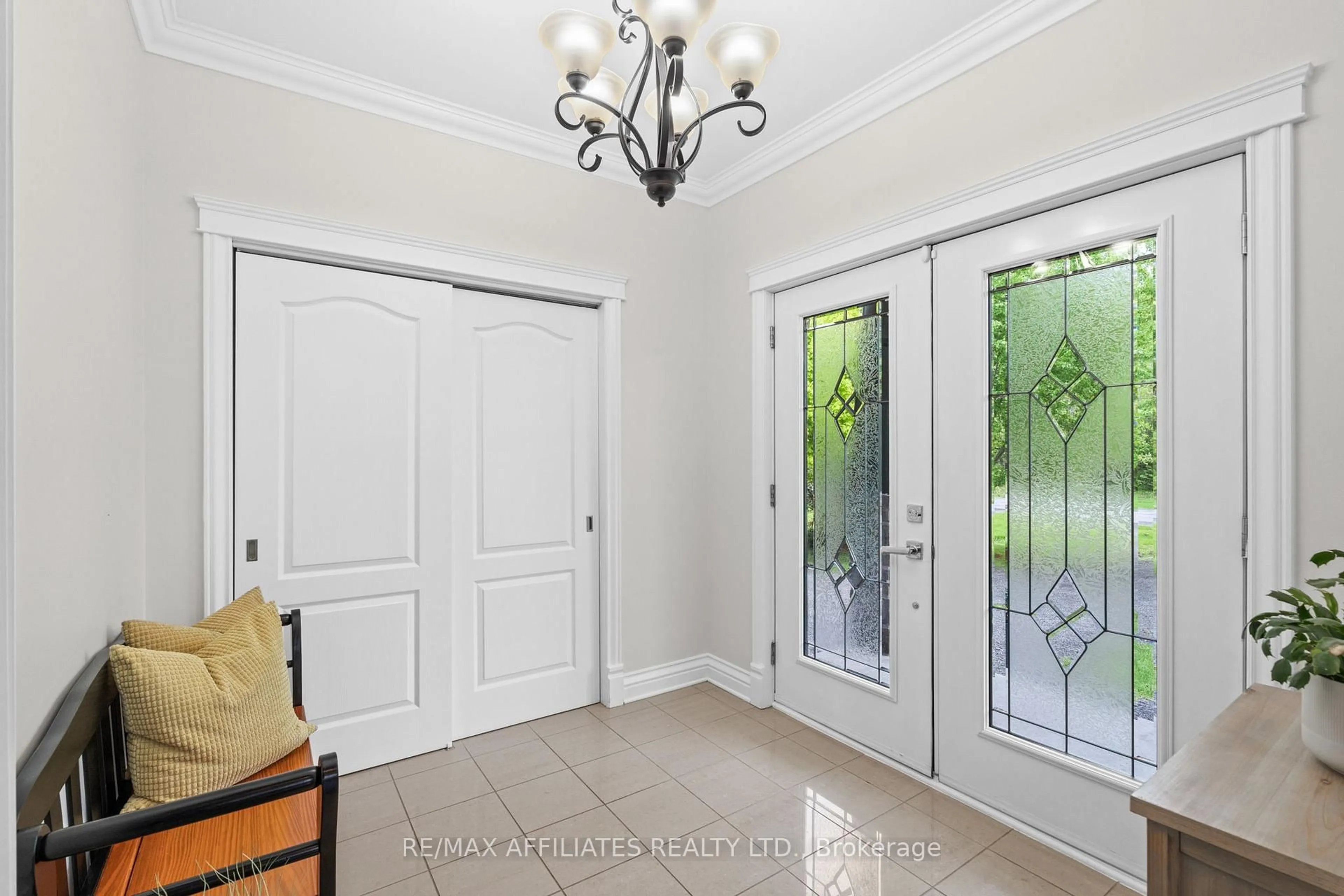 Indoor entryway for 621 Du Bercail St, Champlain Ontario K0B 1K0