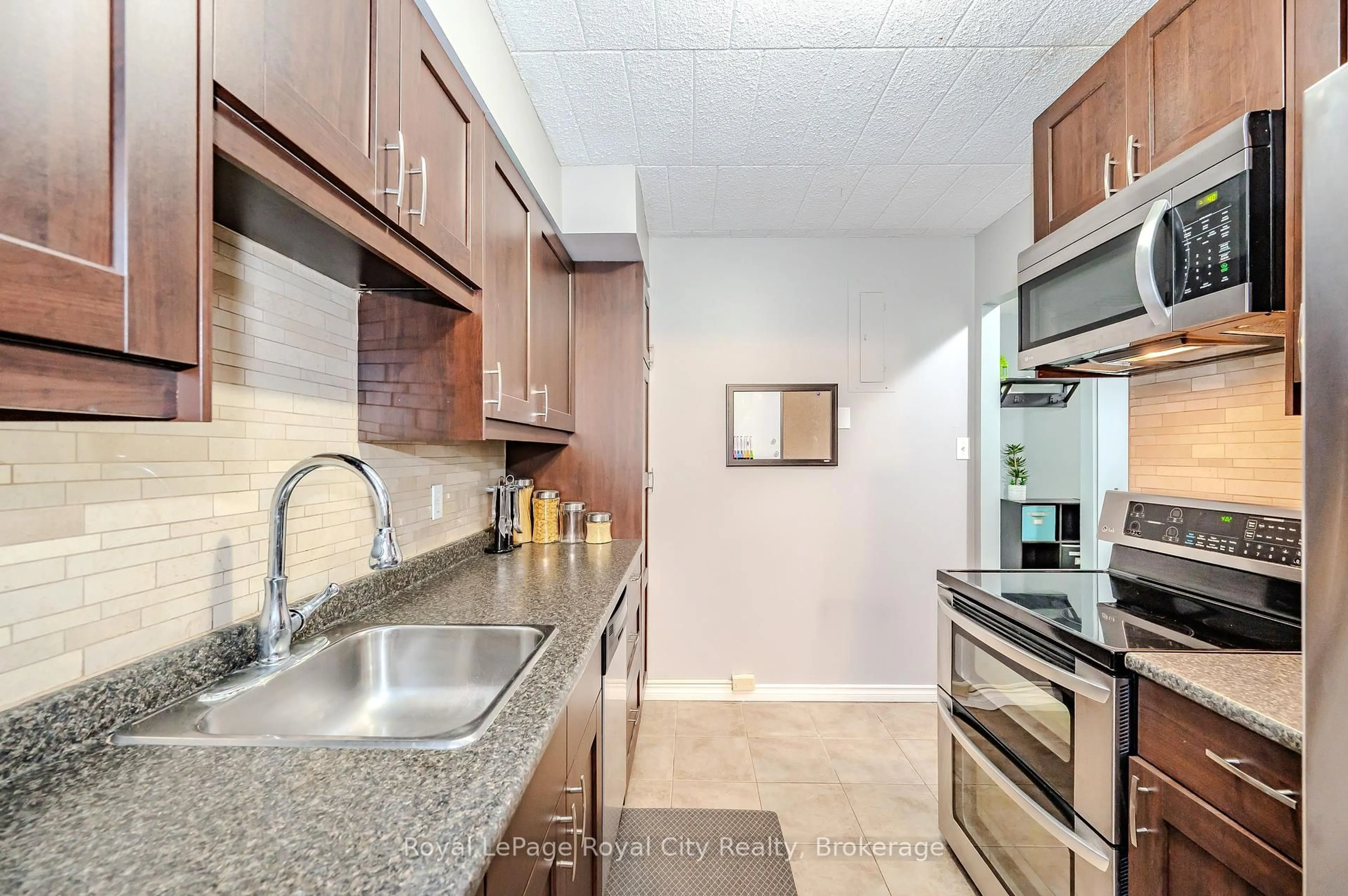 Standard kitchen, ceramic/tile floor for 105 CONROY Cres #511, Guelph Ontario N1G 2V5