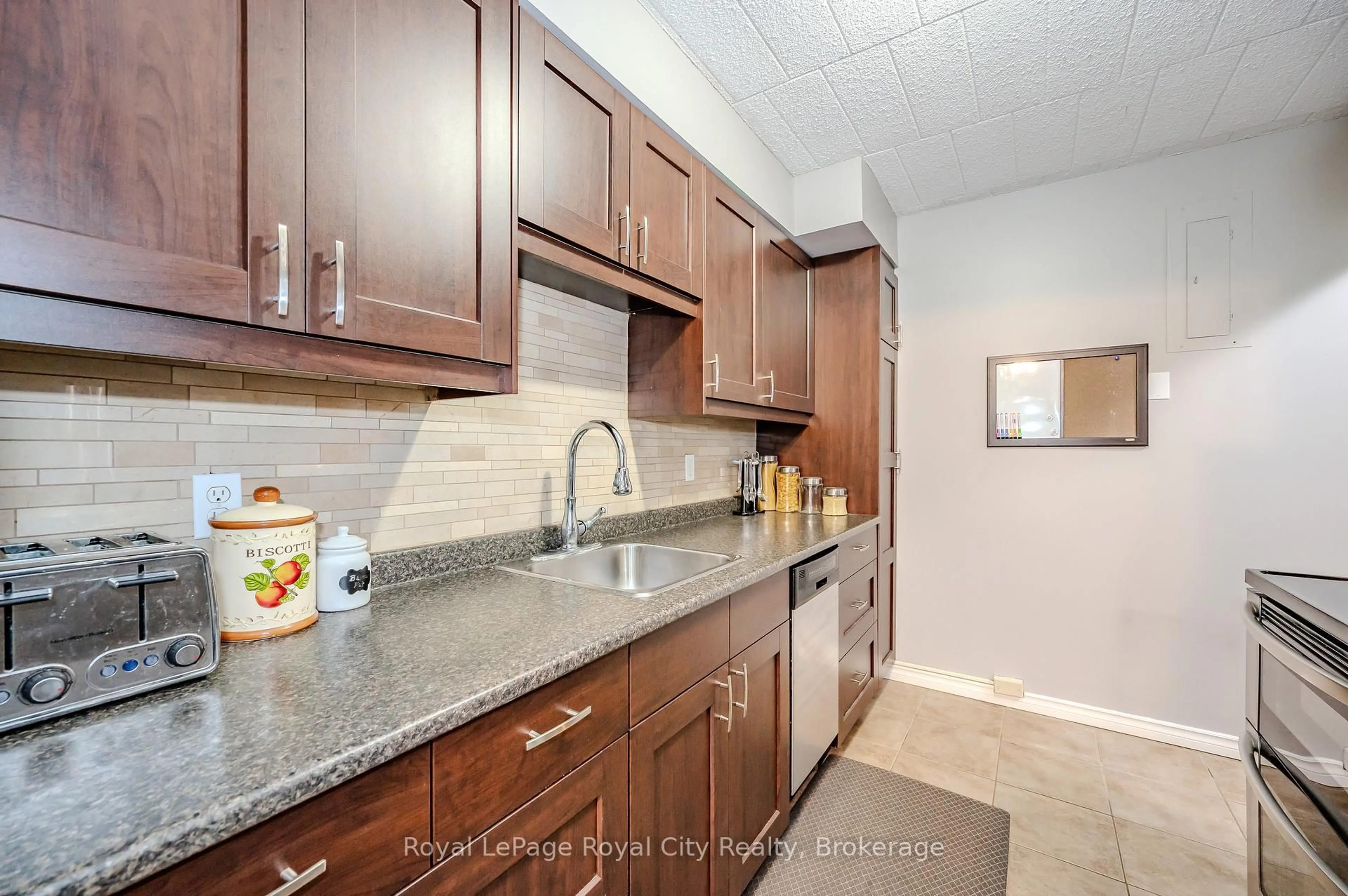 Standard kitchen, ceramic/tile floor for 105 CONROY Cres #511, Guelph Ontario N1G 2V5