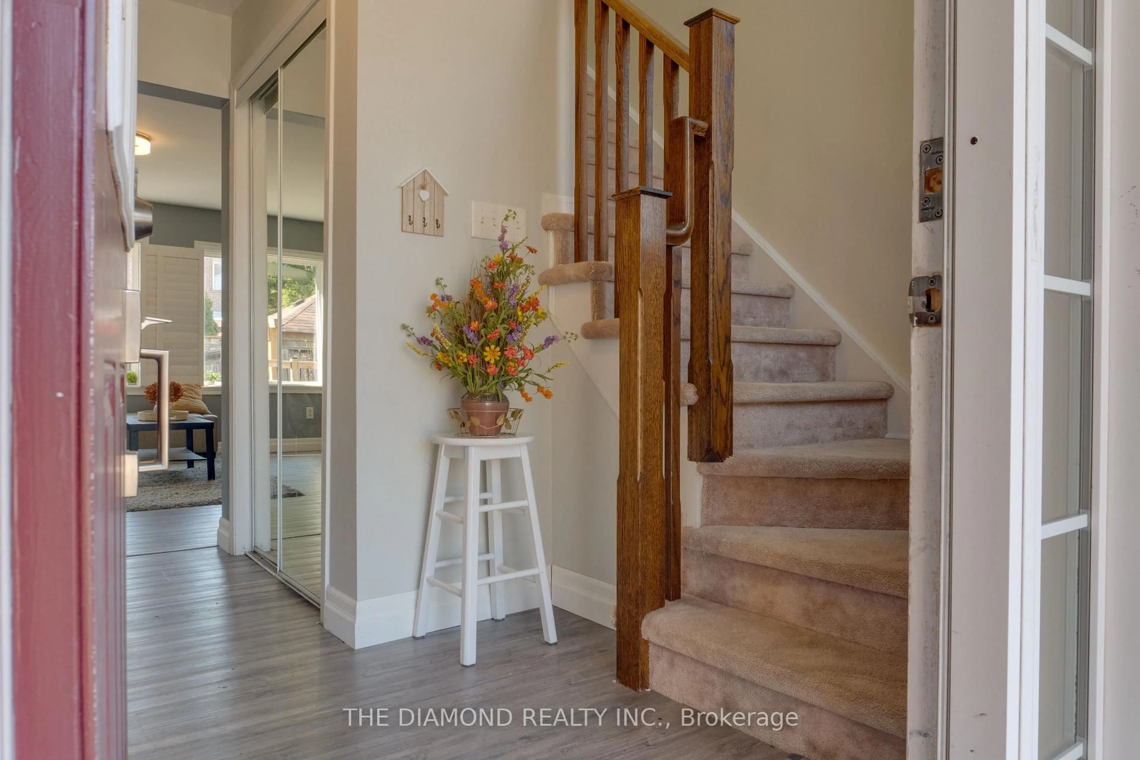 Indoor entryway for 82 Blackbird Circ, Cambridge Ontario N3C 0B1